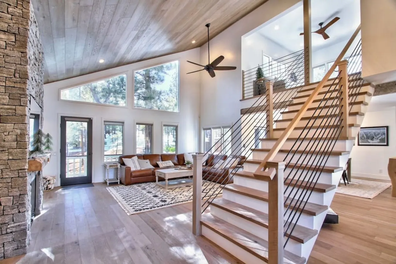 Modern Lodge Near the Ski Slopes, Hot Tub, Games 16