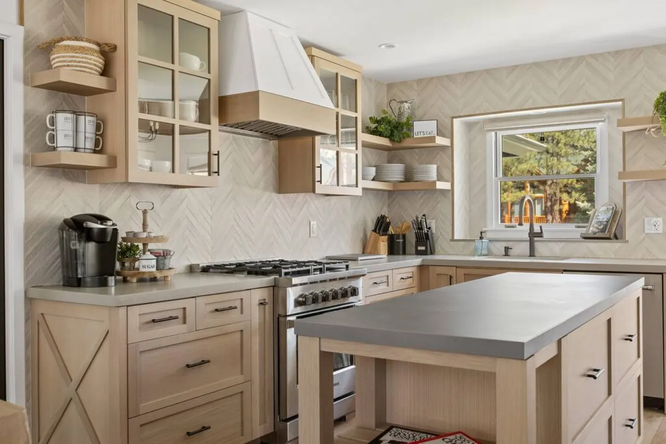 Modern Lodge Near the Ski Slopes, Hot Tub, Games 4
