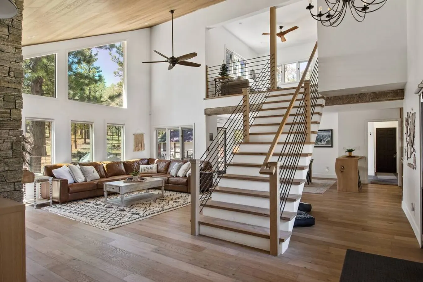 Modern Lodge Near the Ski Slopes, Hot Tub, Games 6