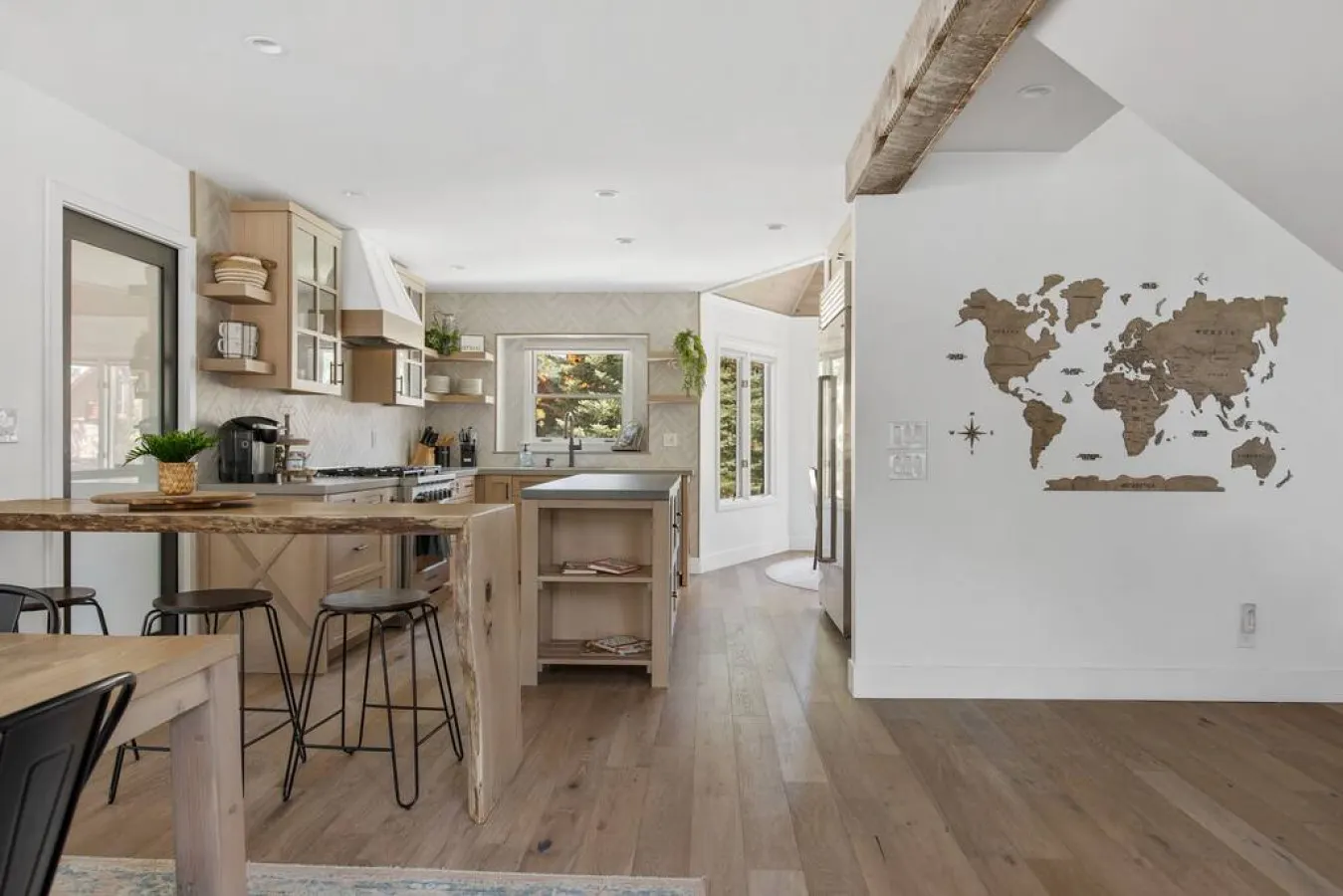Modern Lodge Near the Ski Slopes, Hot Tub, Games 7