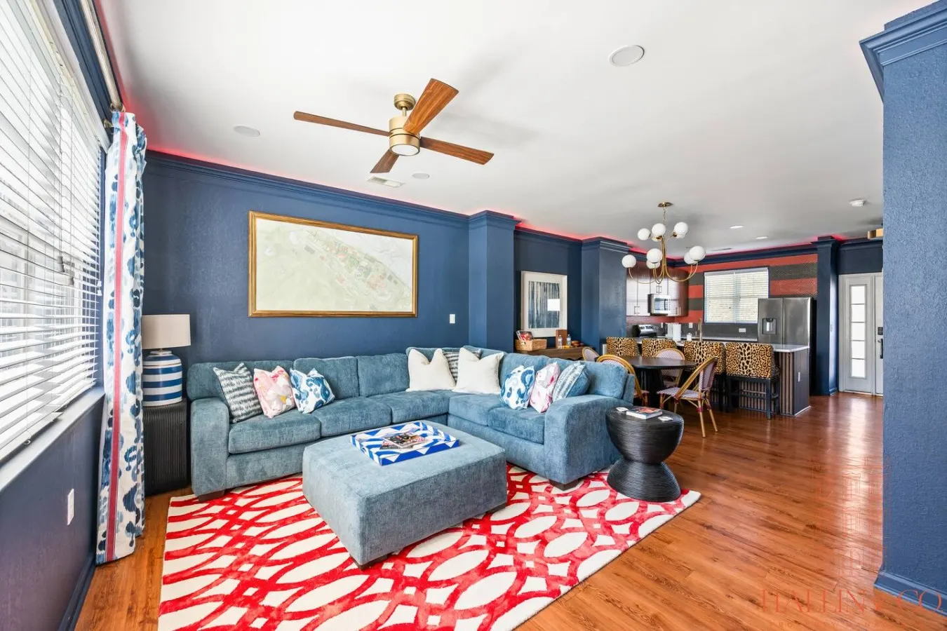 Flames Fan House | *3 MIN to LU* | Sleeps 10!