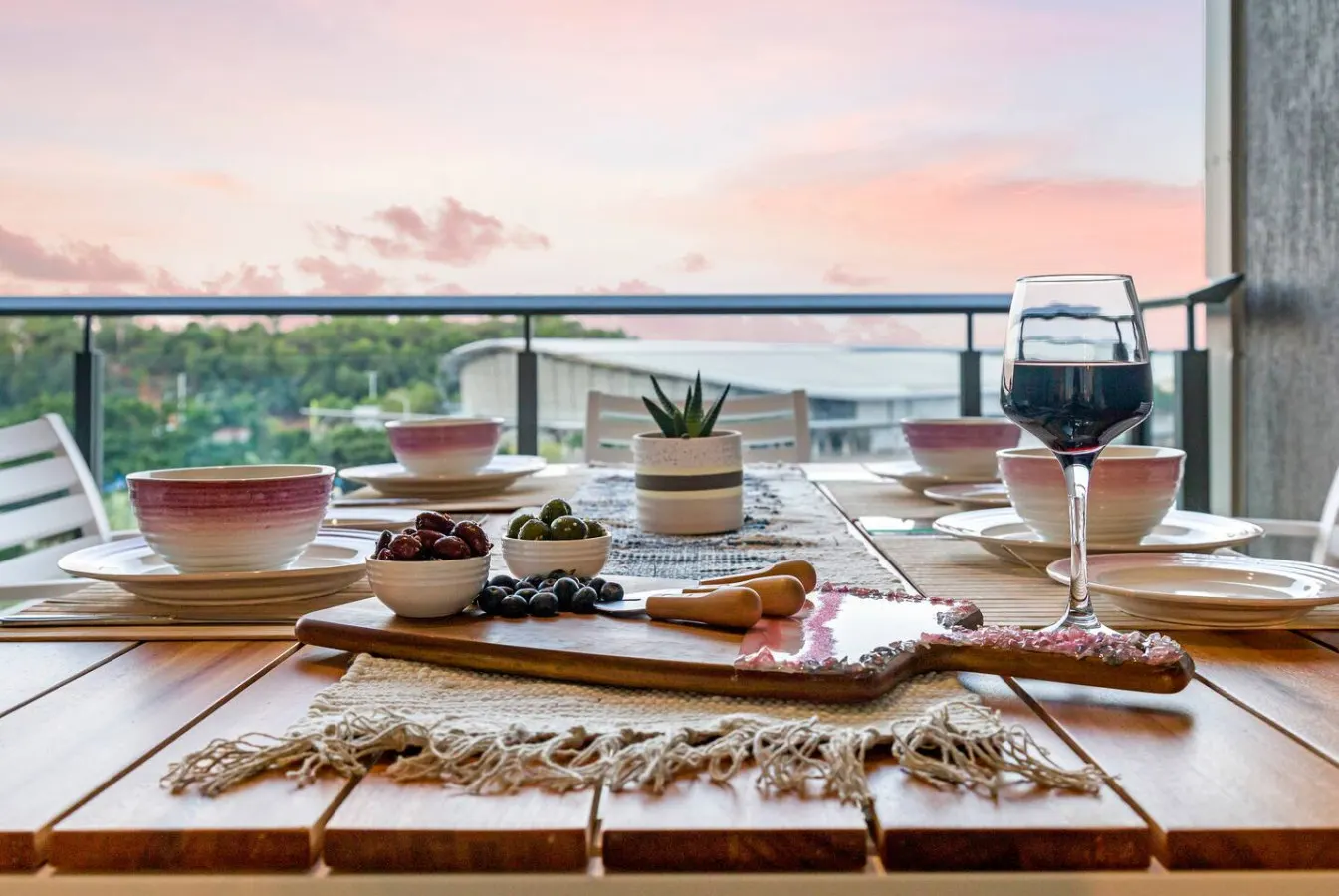 Zen Peninsula ~ top-floor 3BR, Wave Laguna, Convention Centre & Fireworks views 14