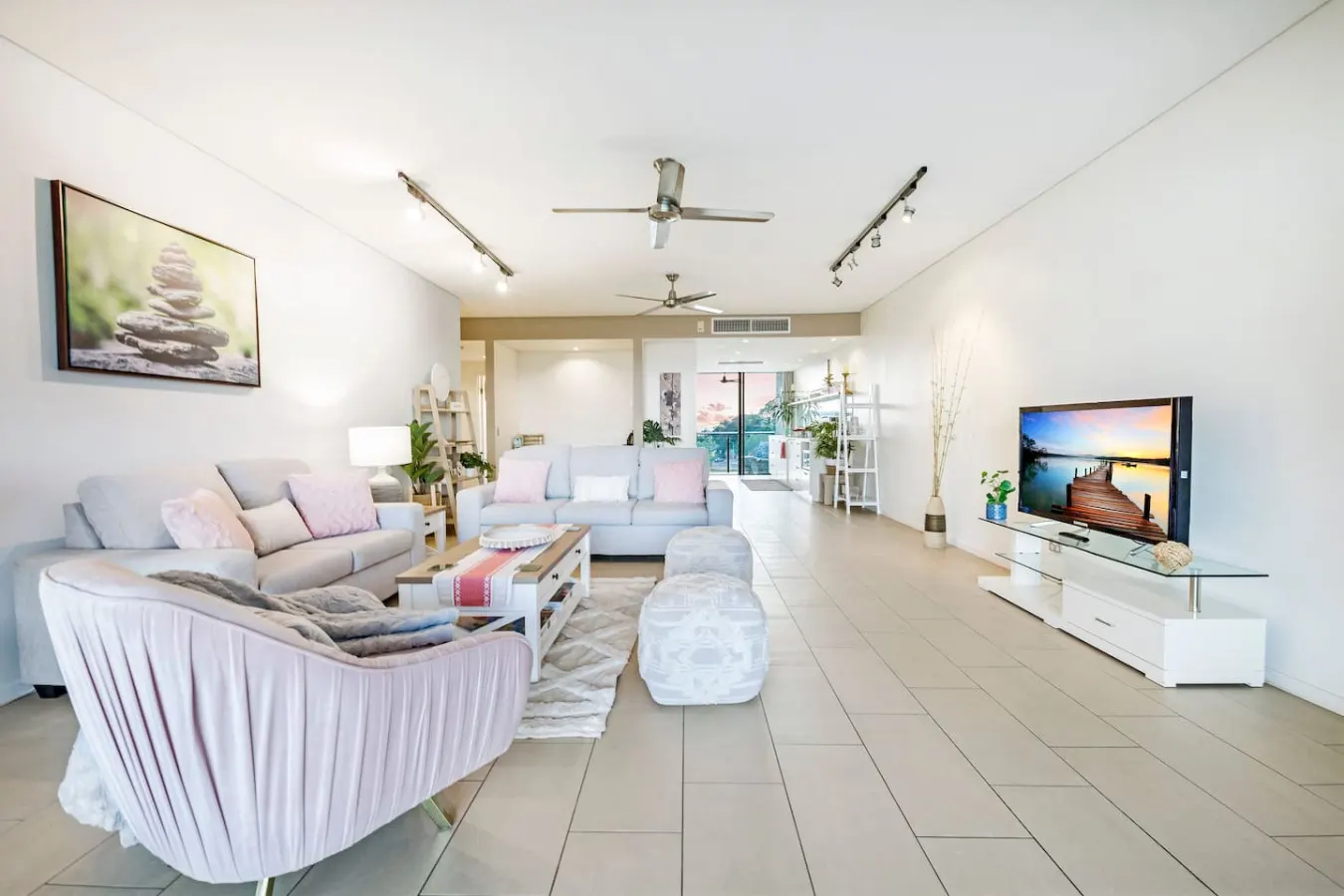 Zen Peninsula ~ top-floor 3BR, Wave Laguna, Convention Centre & Fireworks views 18