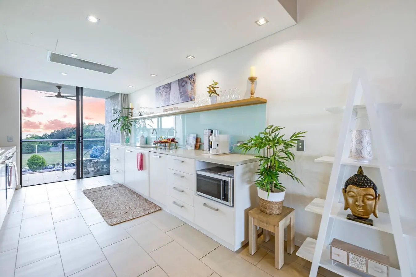 Zen Peninsula ~ top-floor 3BR, Wave Laguna, Convention Centre & Fireworks views 20
