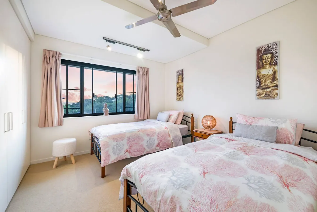 Zen Peninsula ~ top-floor 3BR, Wave Laguna, Convention Centre & Fireworks views — photo 3