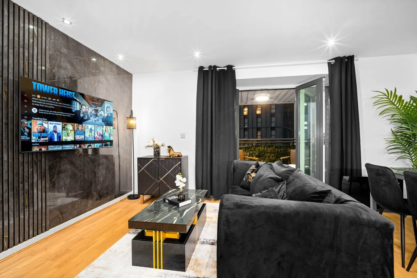 Stylish Two Bed Apartment - City Centre - Parking - Balcony 1