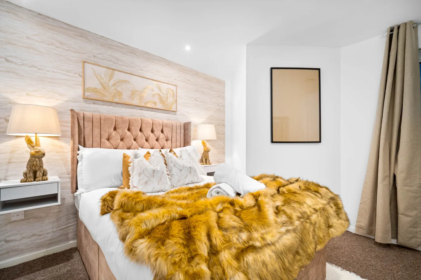 Stylish Two Bed Apartment - City Centre - Parking - Balcony 2