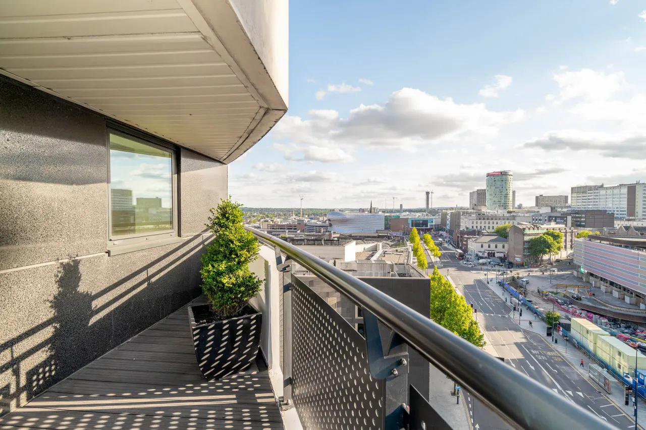 Stylish Two Bed Apartment - City Centre - Parking - Balcony 11