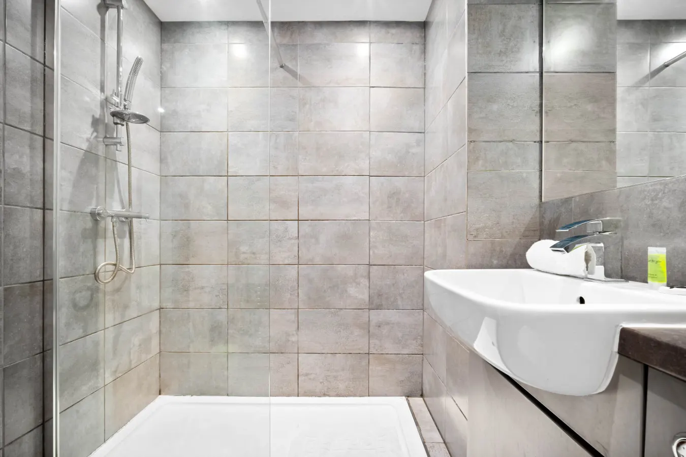 Stylish Two Bed Apartment - City Centre - Parking - Balcony 12