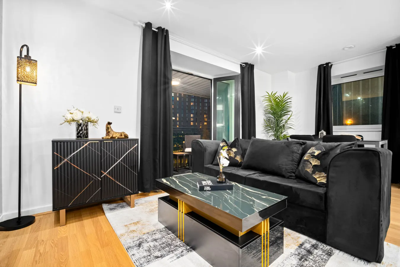 Stylish Two Bed Apartment - City Centre - Parking - Balcony 8