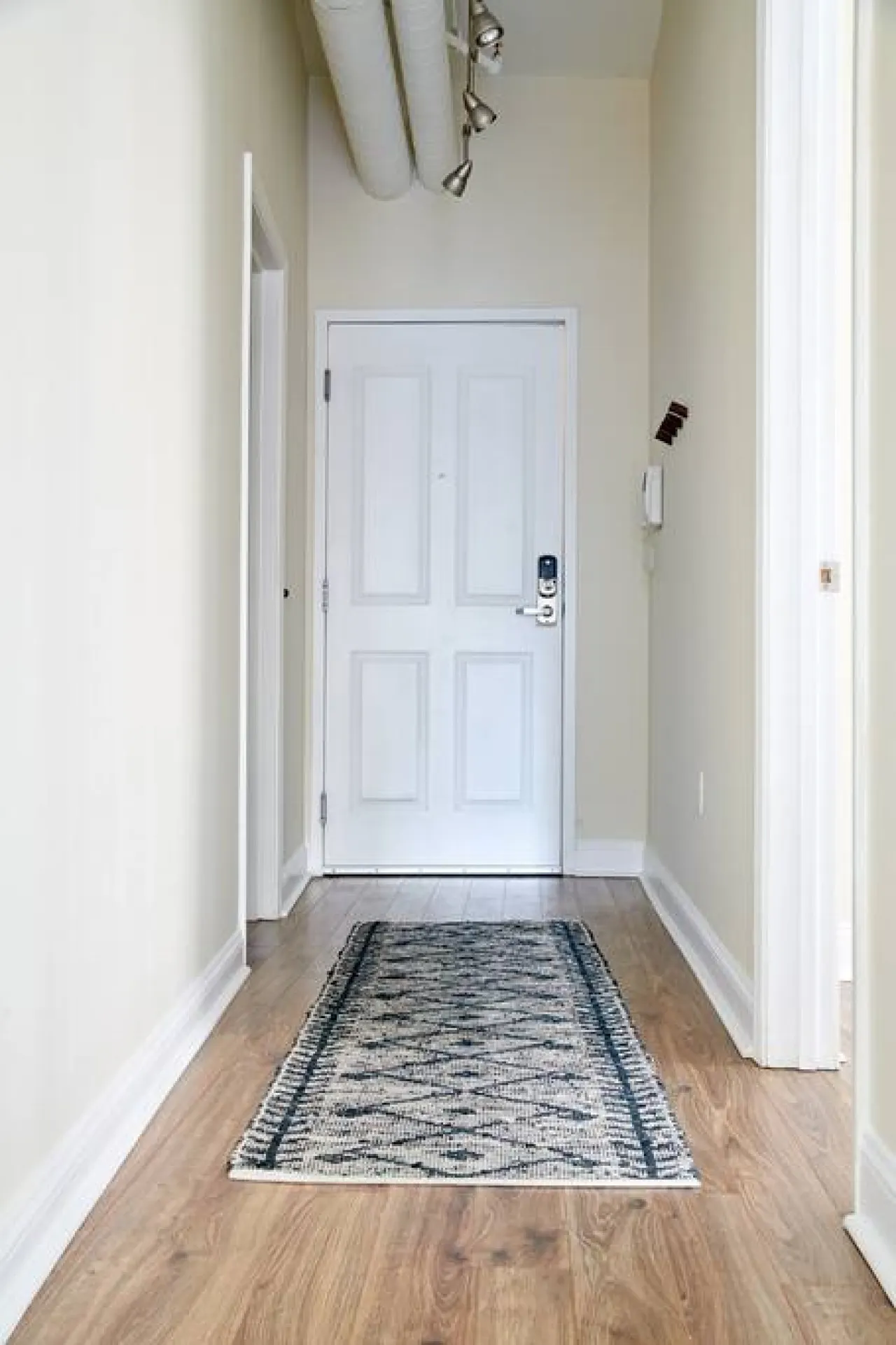 FIDI Boston Spacious 2BR Keyless Entry 9