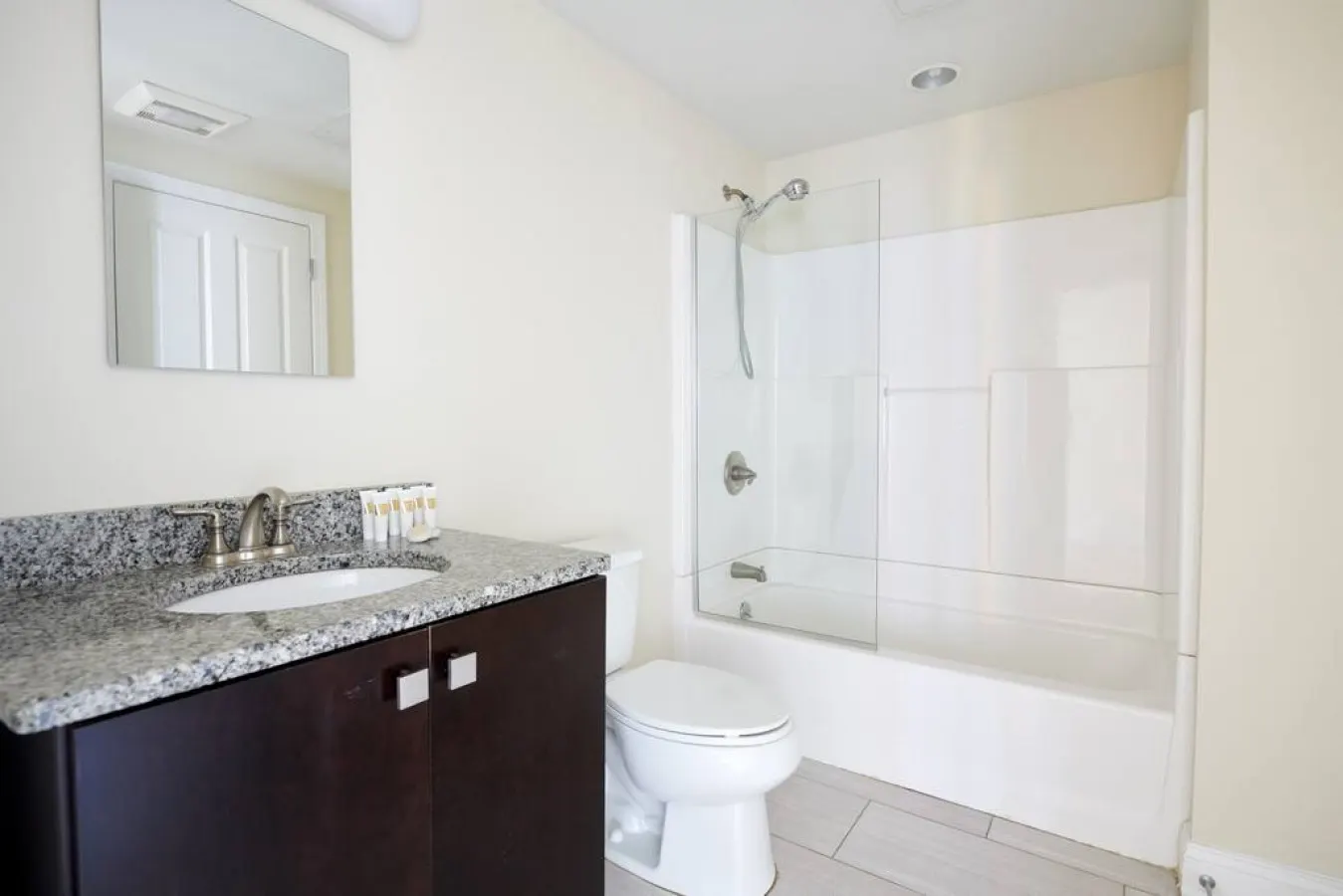 FIDI Boston Spacious 2BR Keyless Entry 6