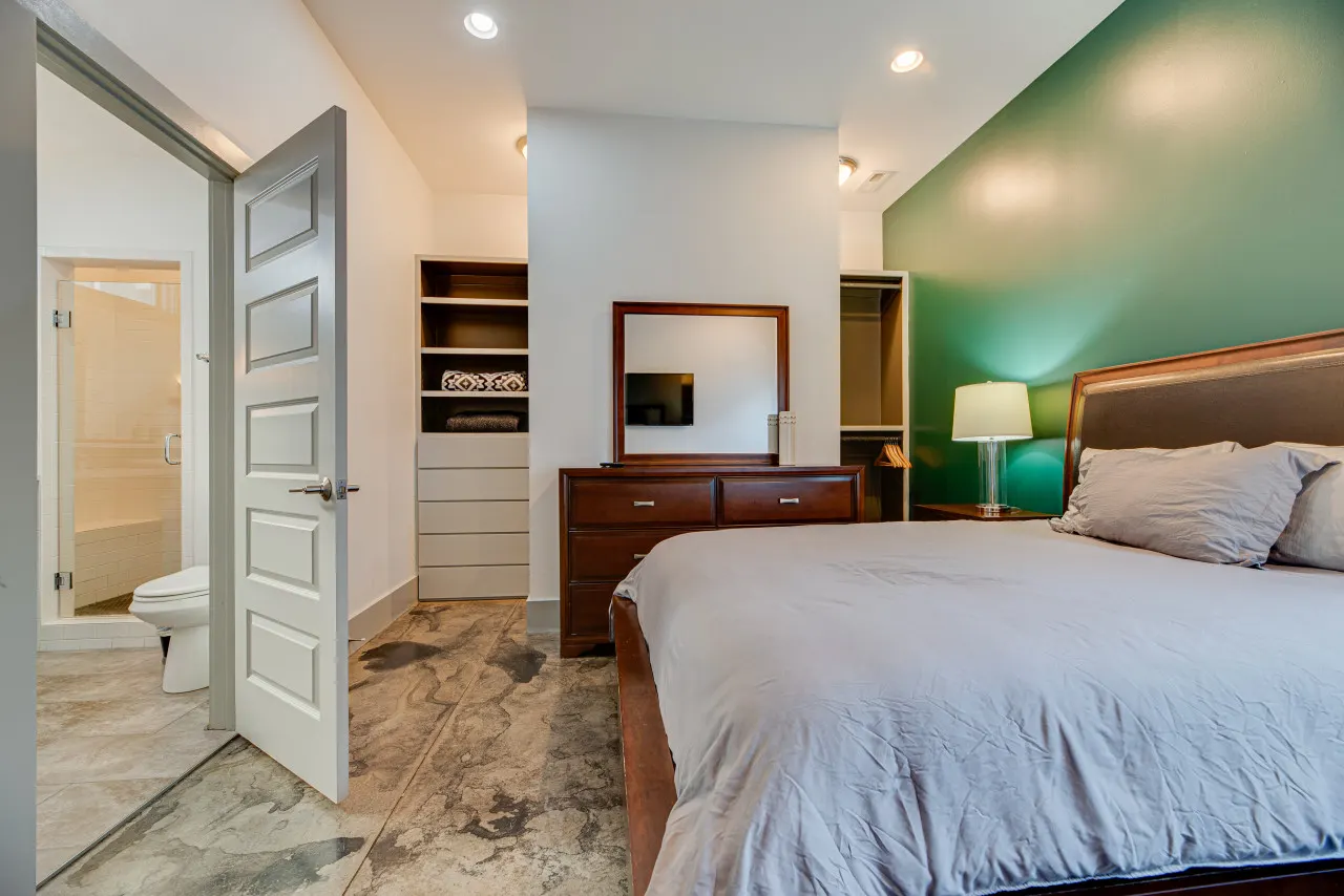 Downtown/20 ft ceiling/Music Row/Rooftop Hottub! 11