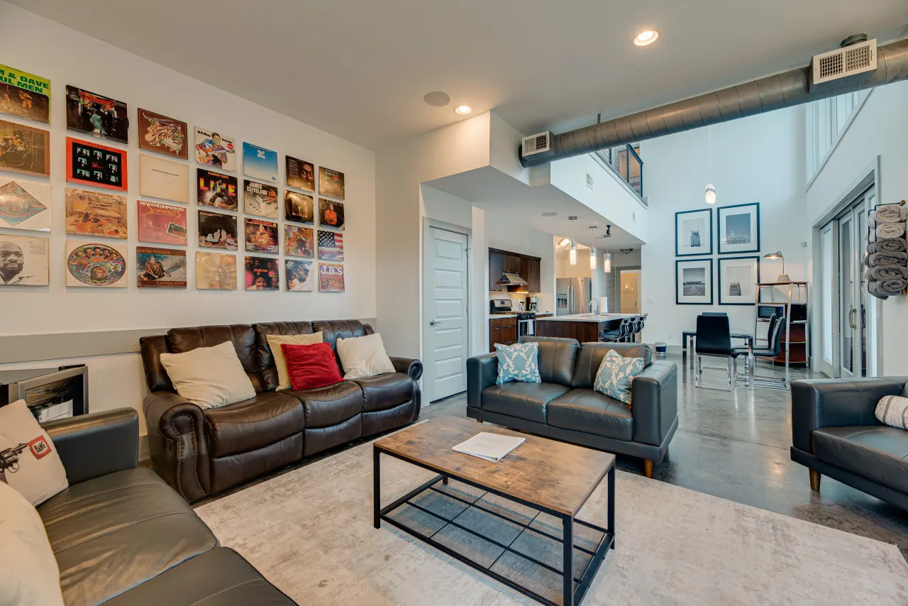 Downtown/20 ft ceiling/Music Row/Rooftop Hottub! 5