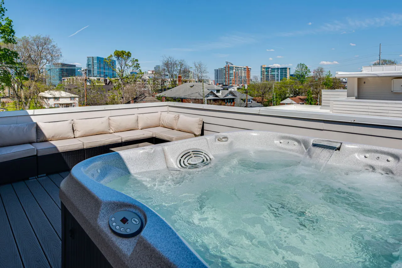 Downtown/20 ft ceiling/Music Row/Rooftop Hottub! 7