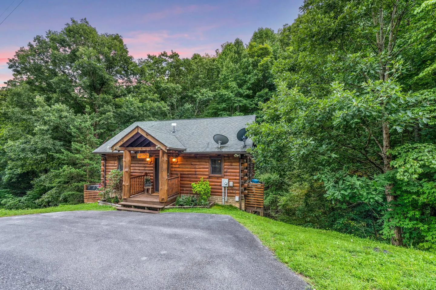 Serene Forest Retreat With Hot Tub & Firepit 3