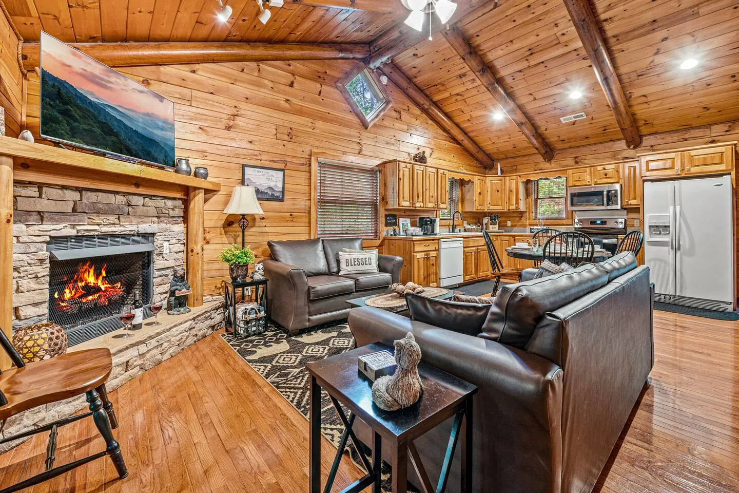 Serene Forest Retreat With Hot Tub & Firepit 4