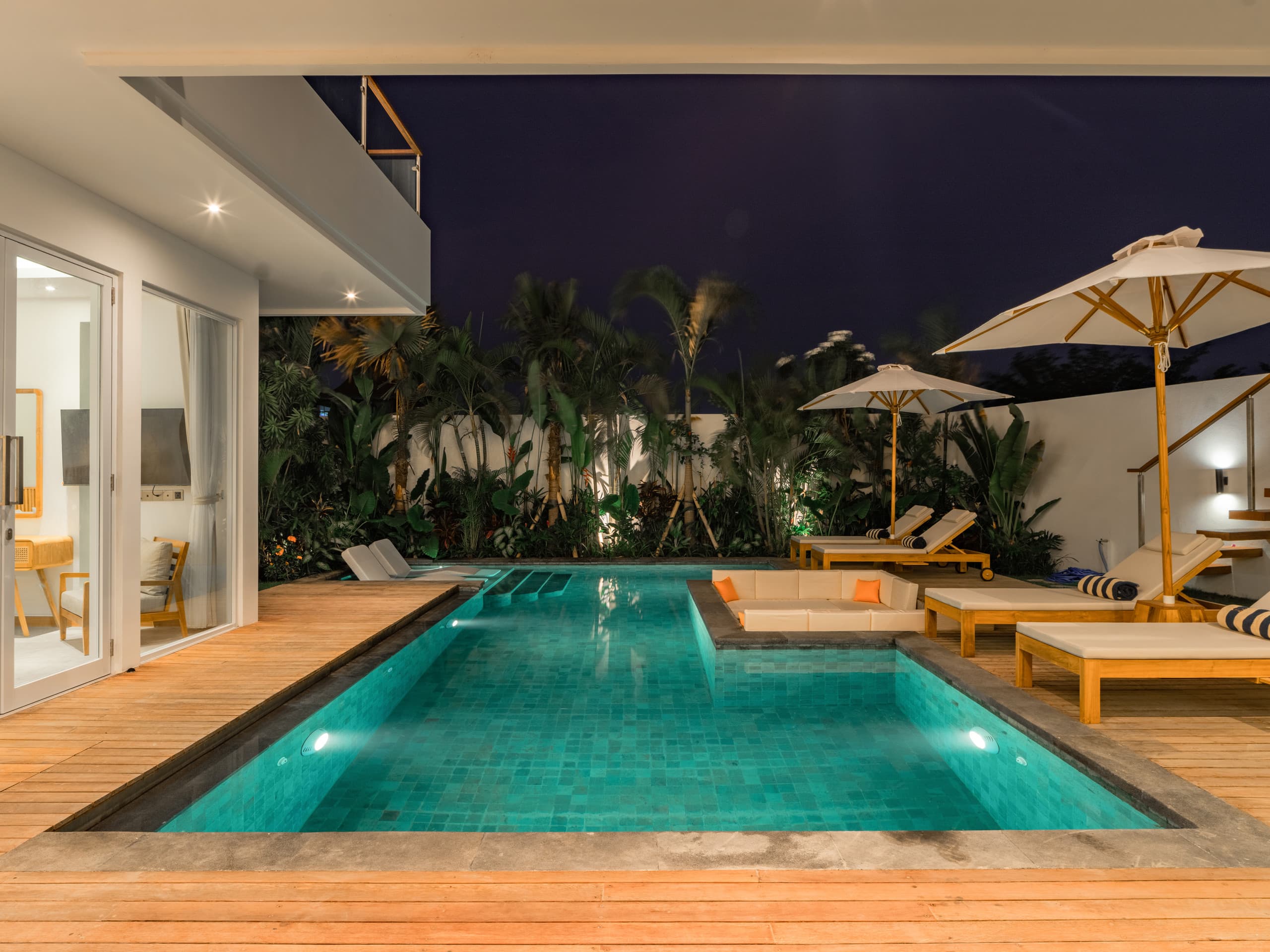 Lux 500m² 5BR Villa, 400m to FINNS & Canggu Beach 11