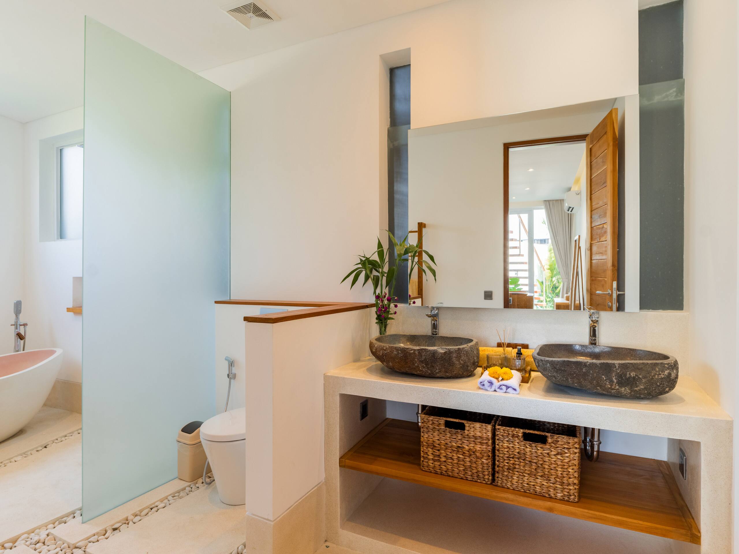 Lux 500m² 5BR Villa, 400m to FINNS & Canggu Beach 39
