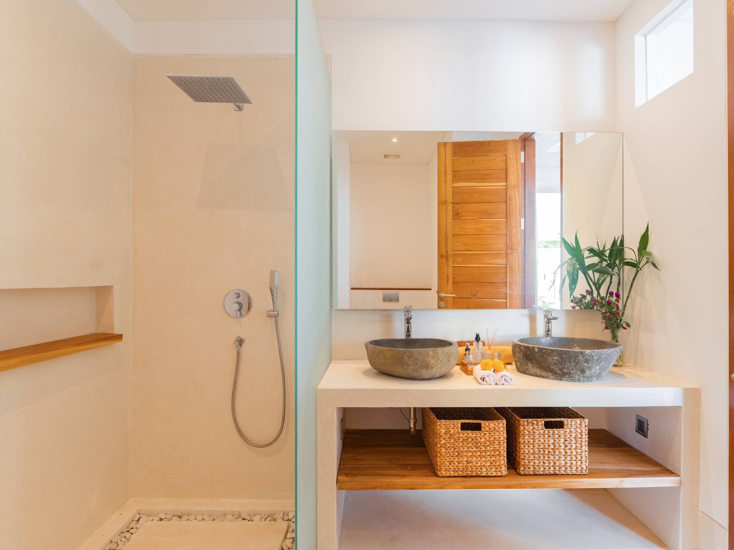 Lux 500m² 5BR Villa, 400m to FINNS & Canggu Beach 36