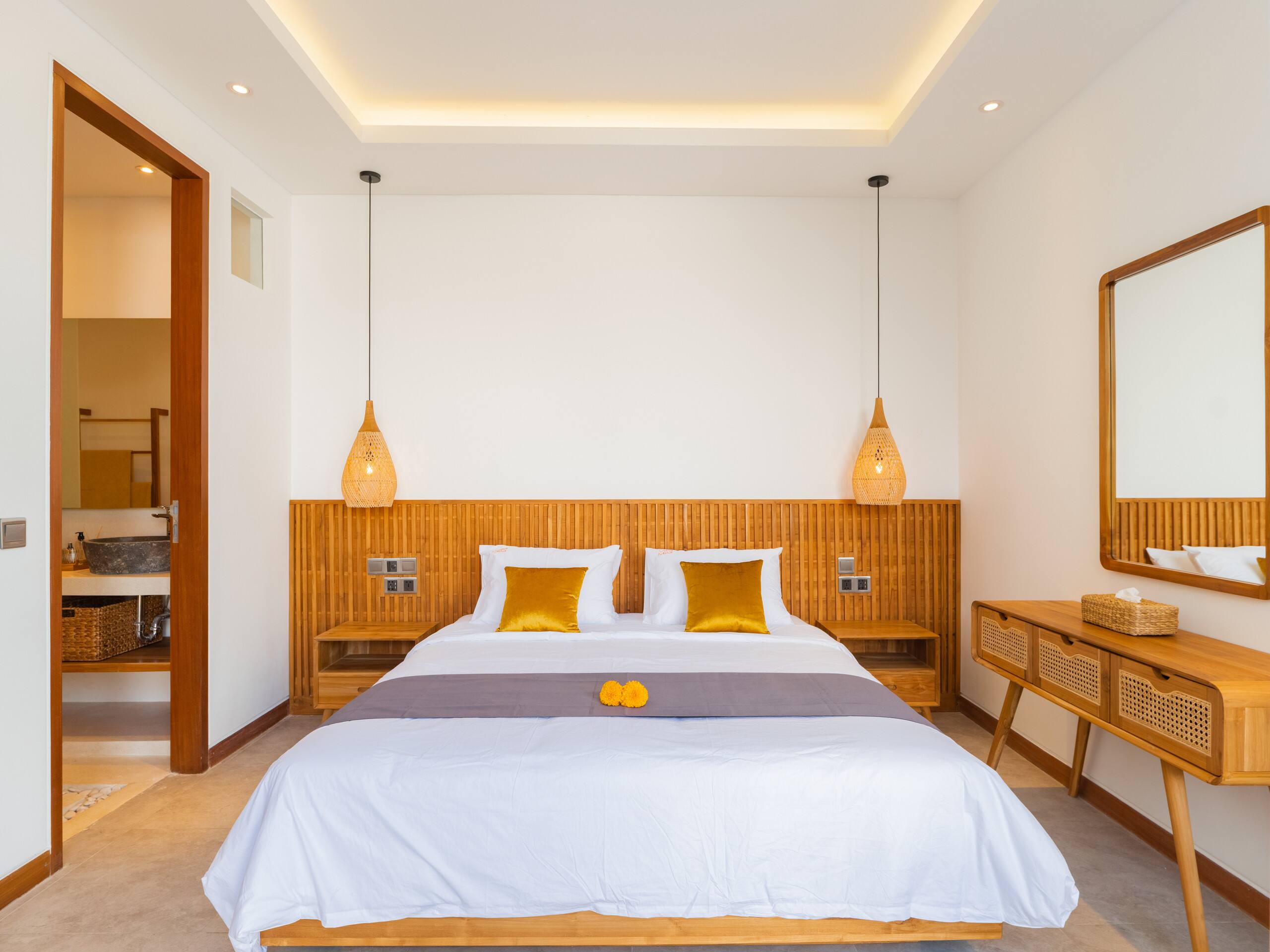 Lux 500m² 5BR Villa, 400m to FINNS & Canggu Beach 34