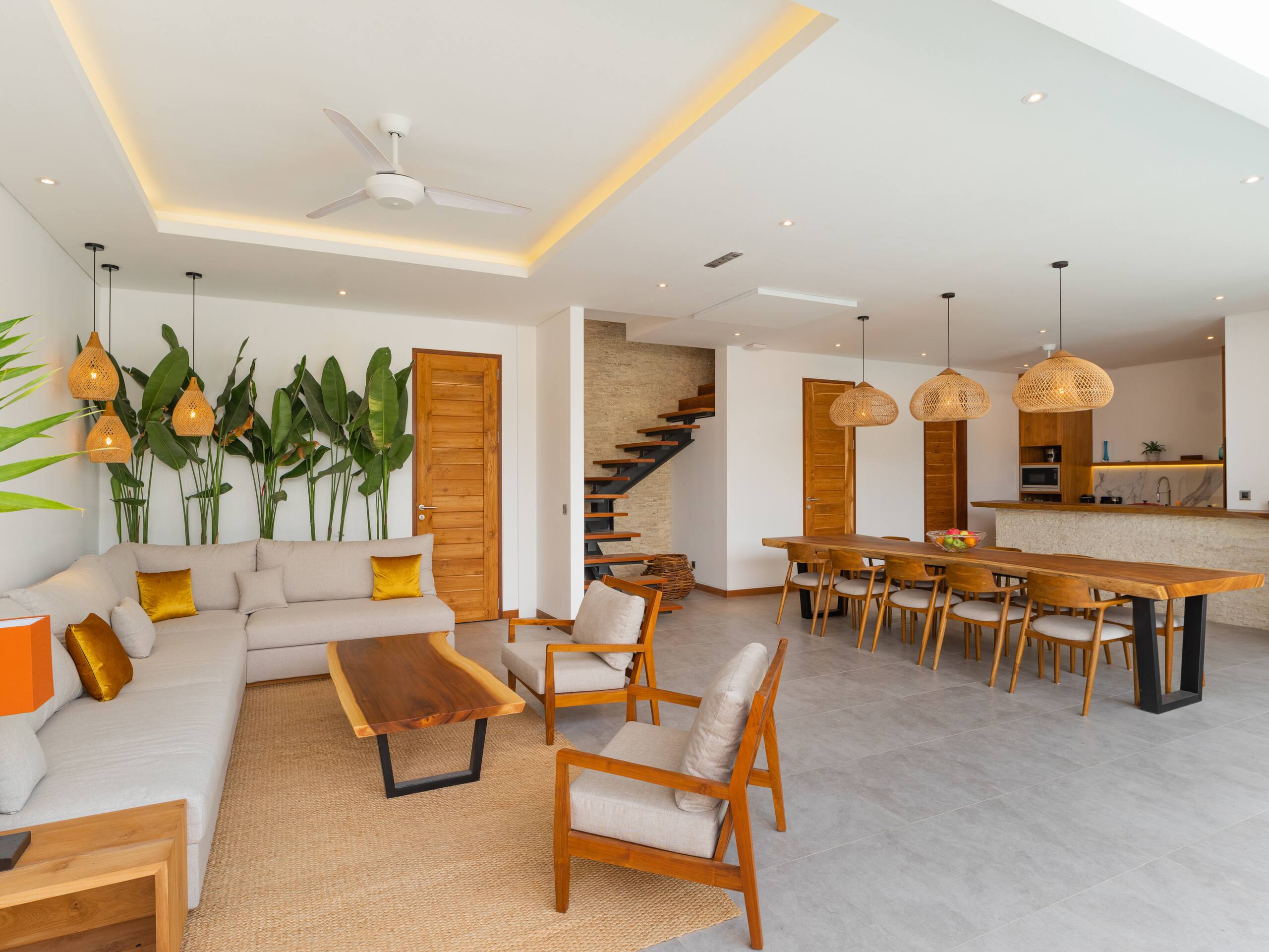 Lux 500m² 5BR Villa, 400m to FINNS & Canggu Beach 25