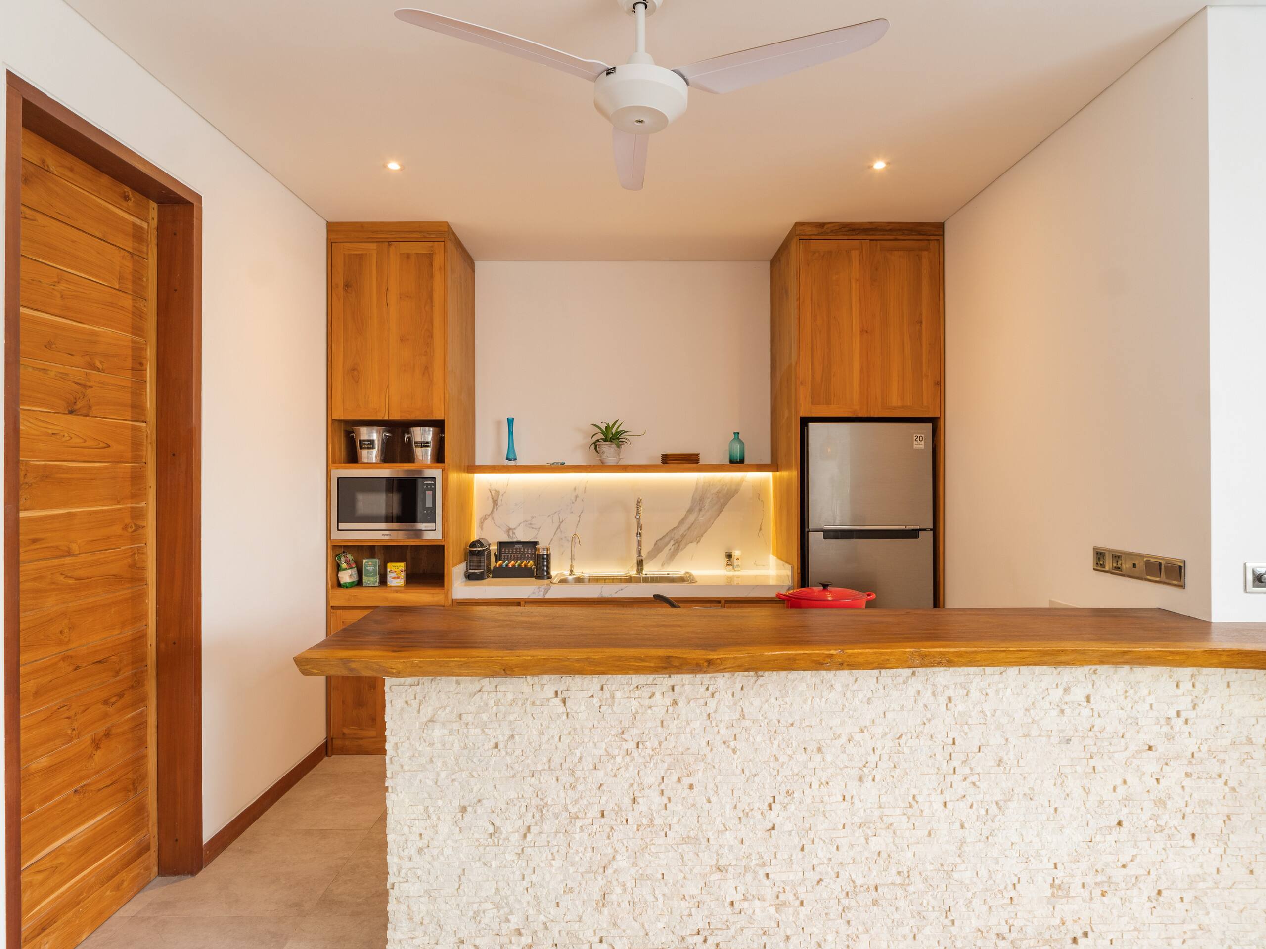 Lux 500m² 5BR Villa, 400m to FINNS & Canggu Beach 29