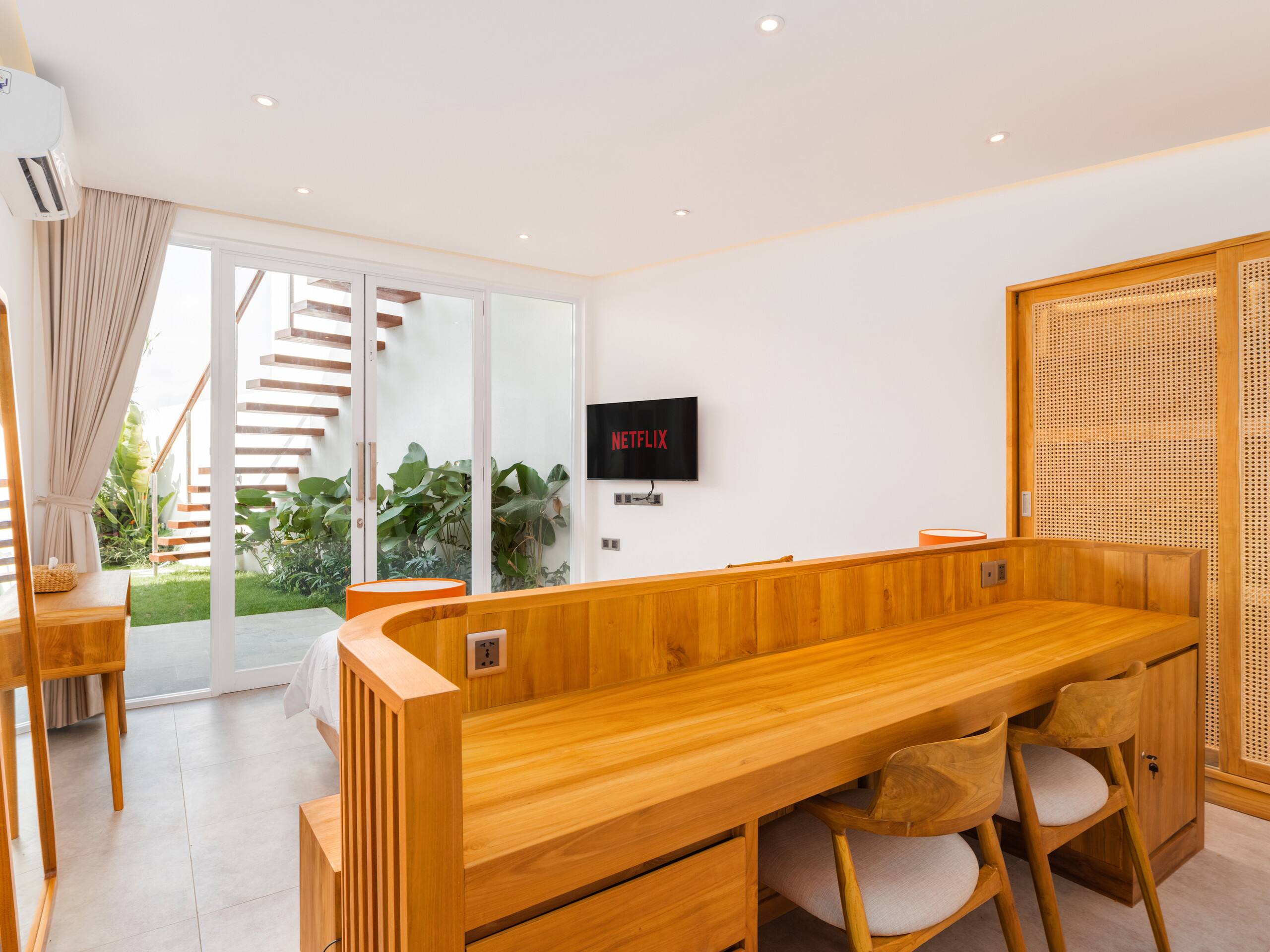 Lux 500m² 5BR Villa, 400m to FINNS & Canggu Beach 38