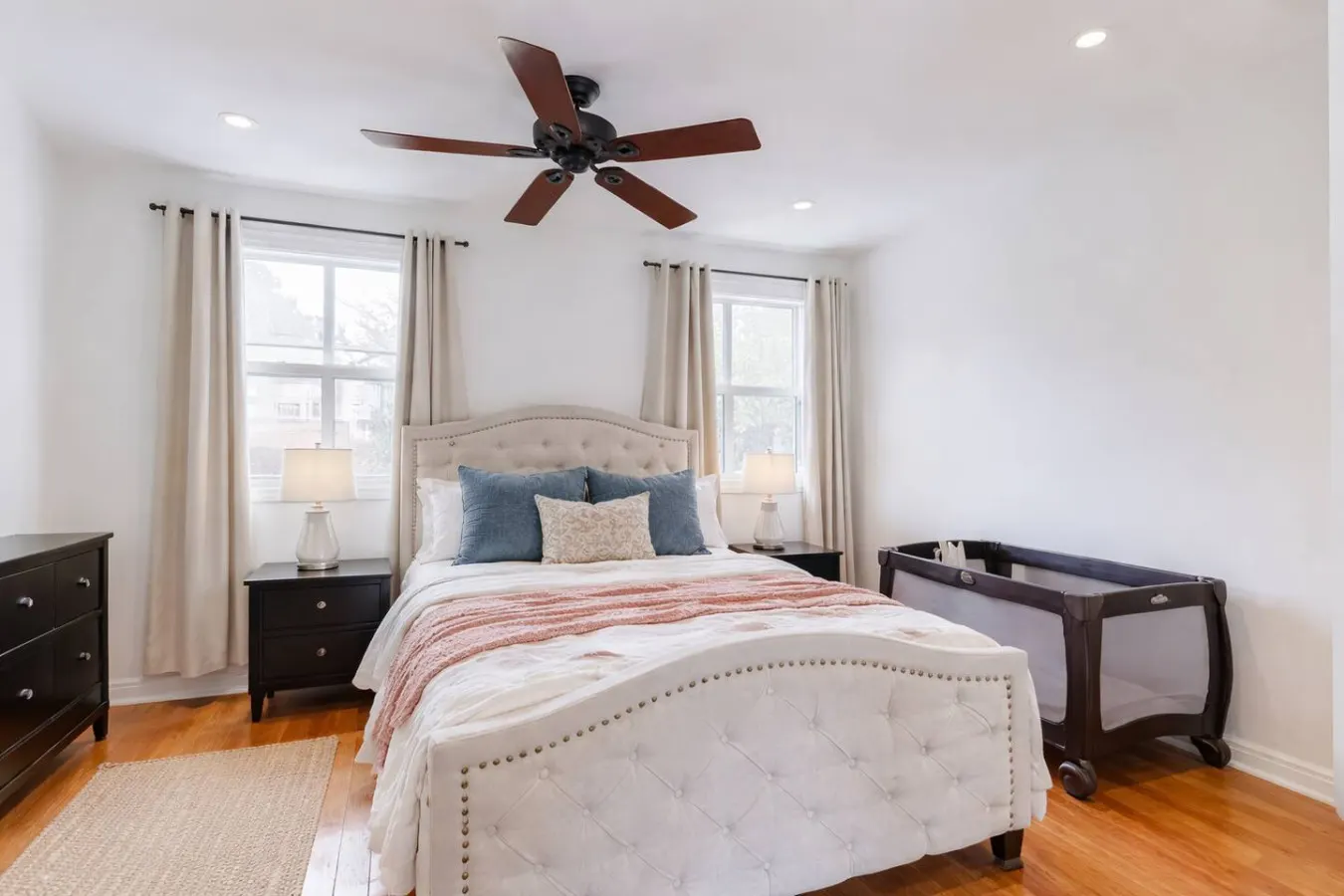The Downtown Luxe 4BR 65” Smart TV Parking 17