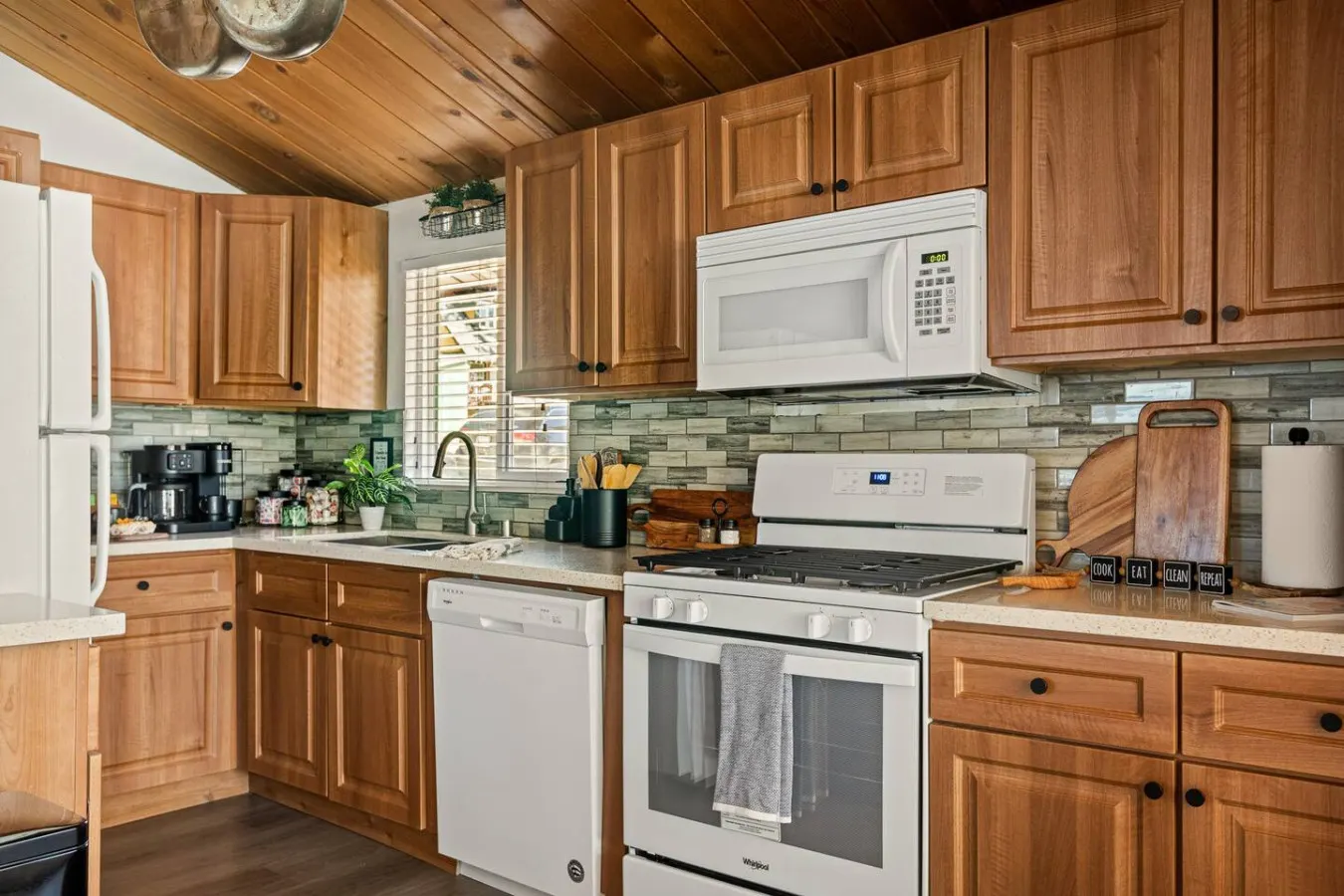 Wild Heart Cabin - Pool Table, Hot Tub, EV Charger 2