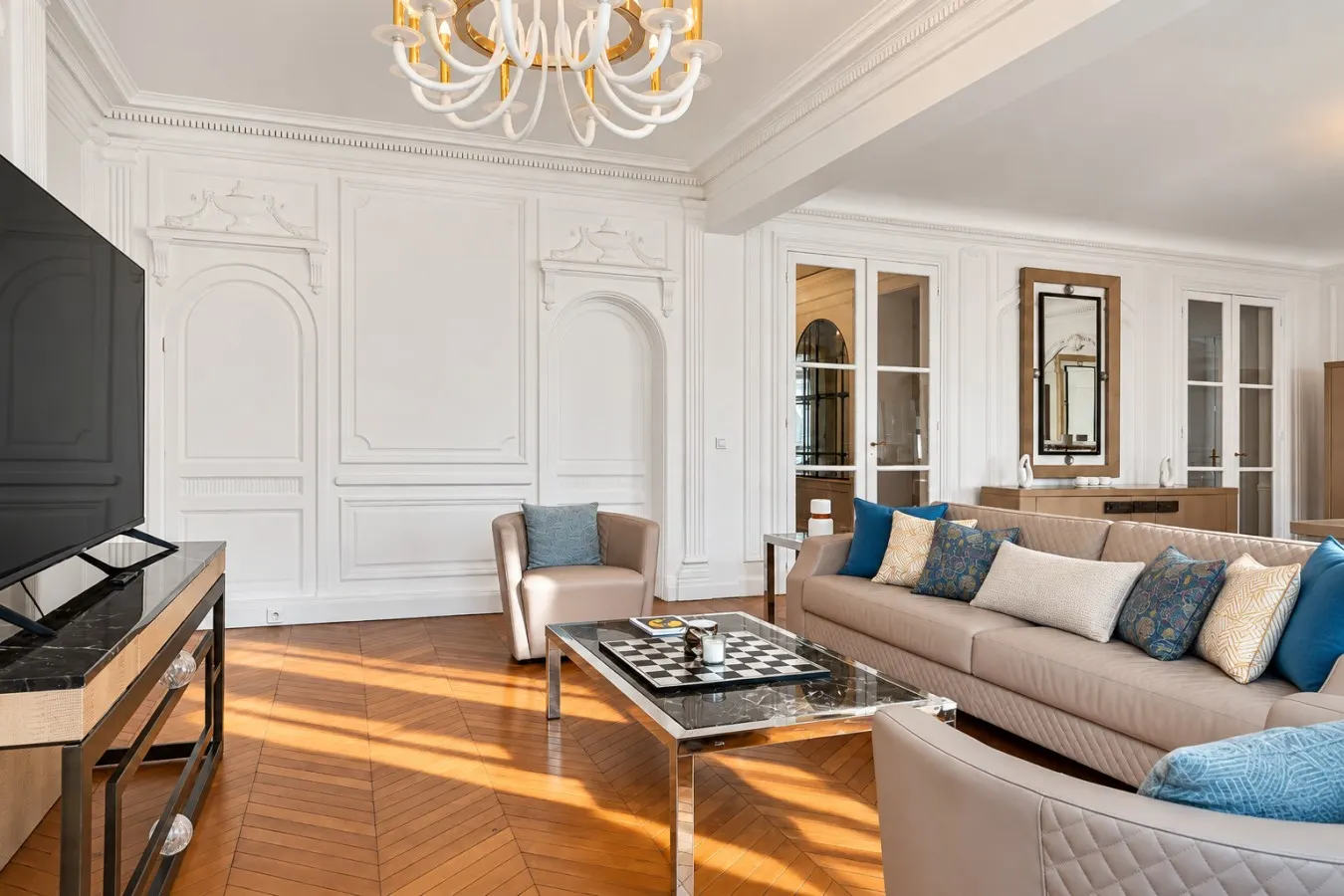 Luxury 5 Bed Residence - Opposite Arc de Triomphe 9
