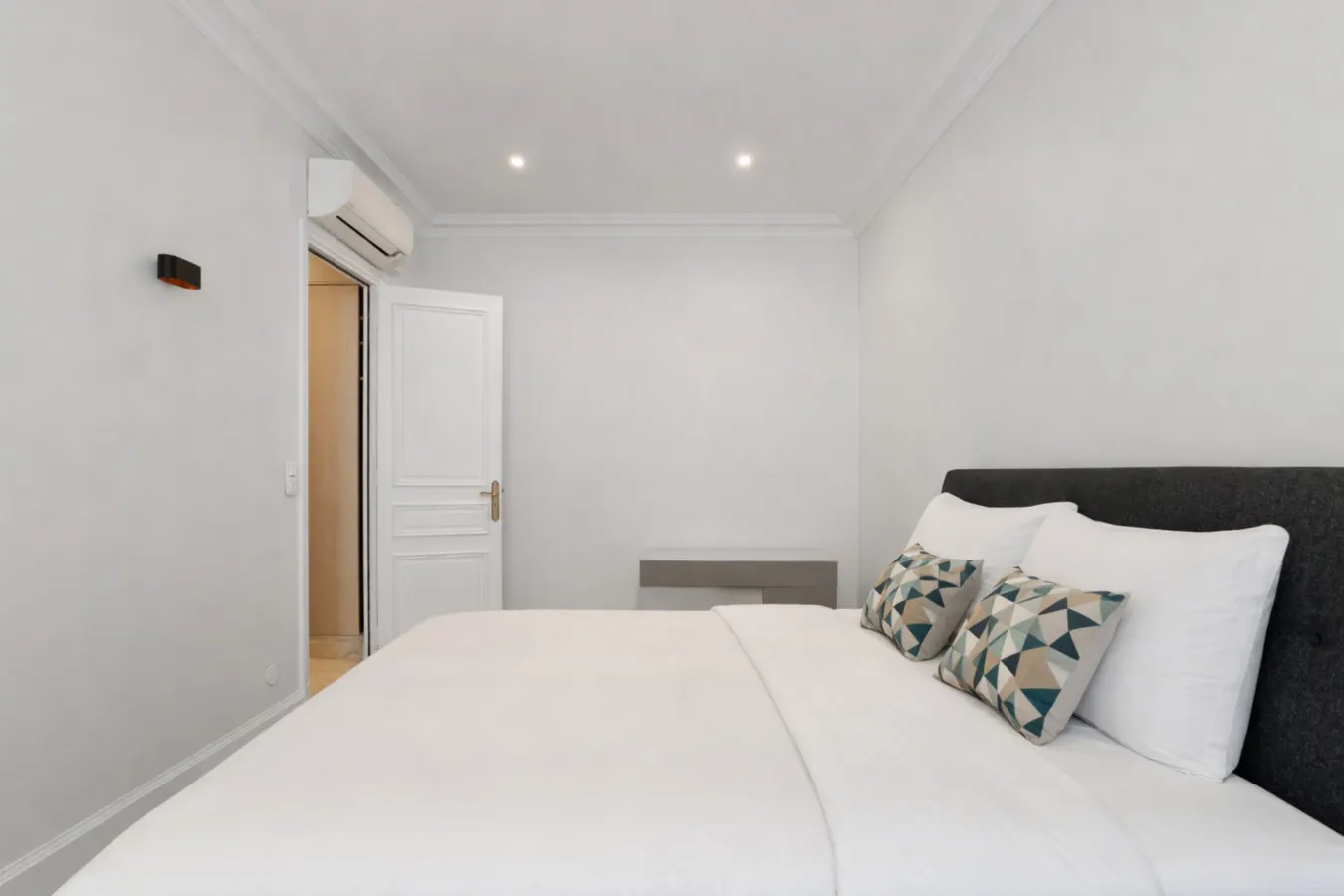 Luxury 5 Bed Residence - Opposite Arc de Triomphe 18