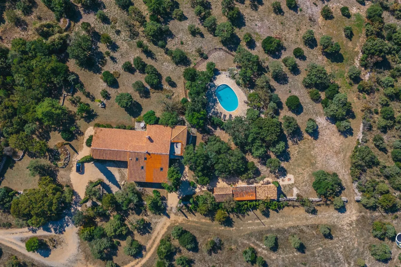 Magnifique villa au cœur de la garrigue 13