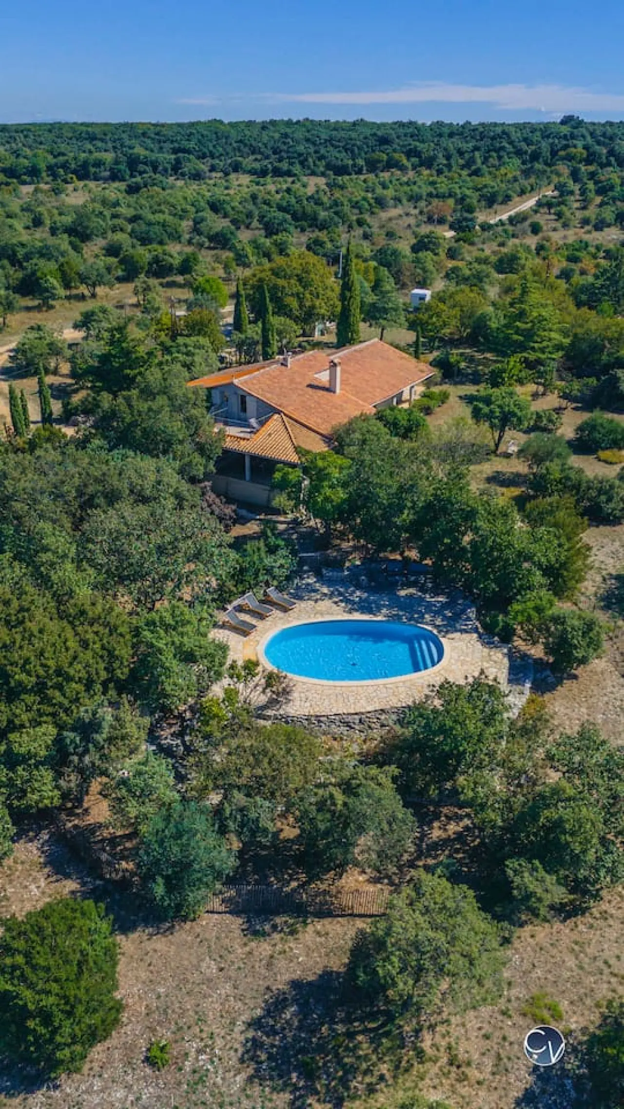 Magnifique villa au cœur de la garrigue 17