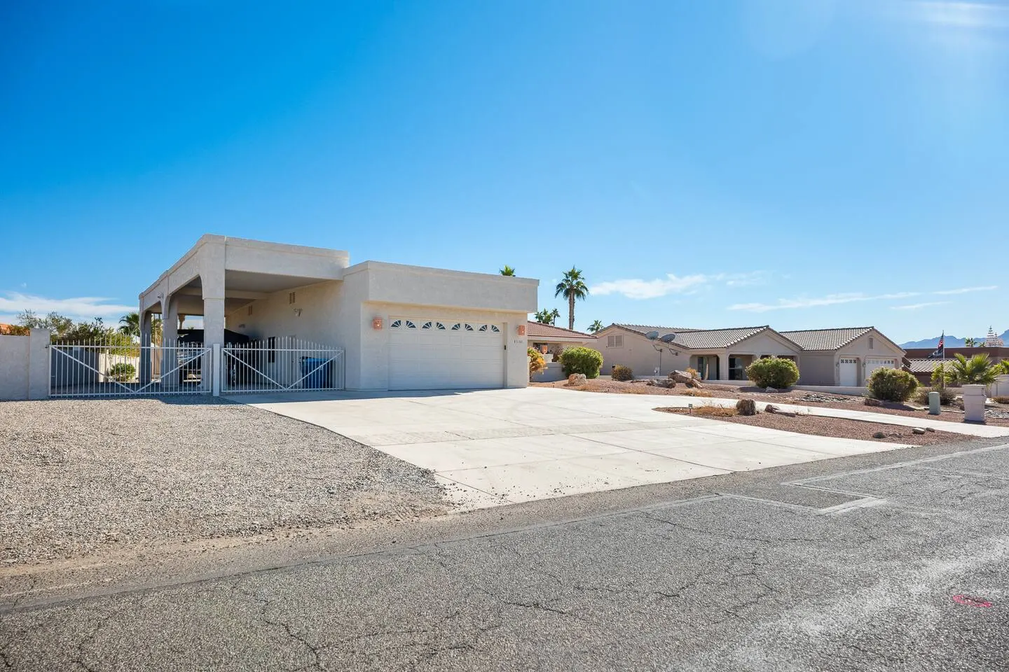 3 Bd Block from Golf Course Boat Parking 2