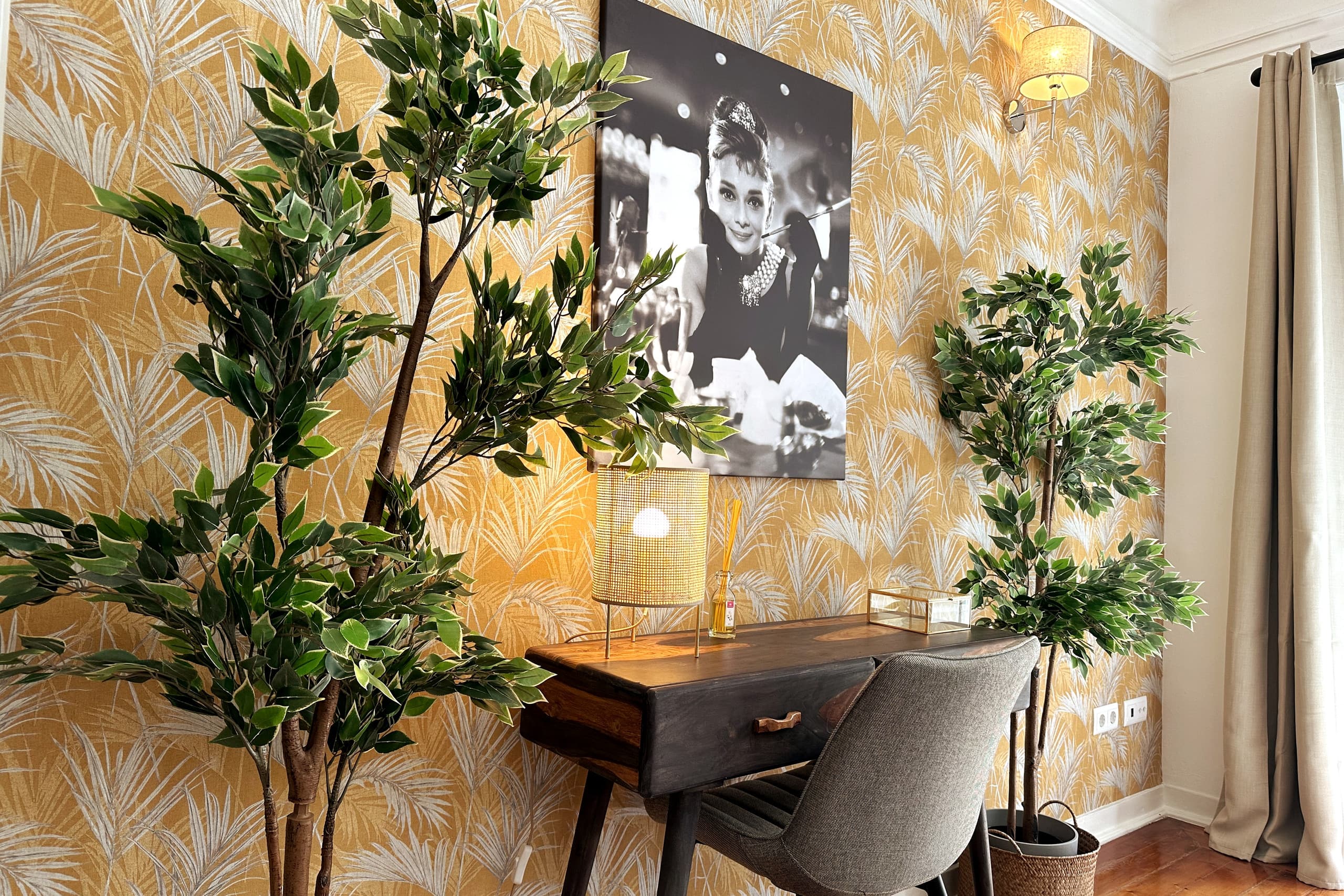 Lisbon4Real: Deluxe 2BR+1 in Principe Real 36