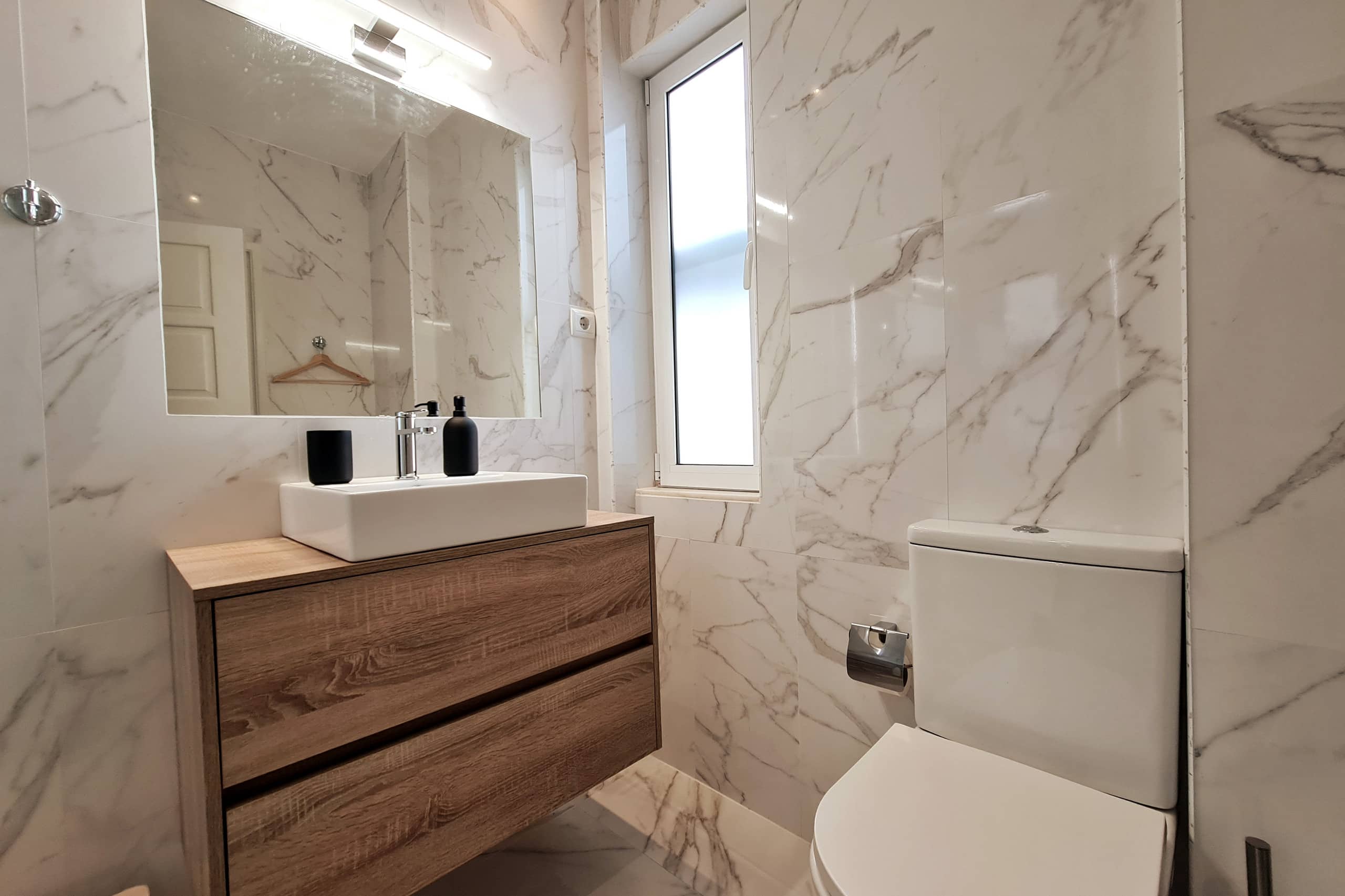 Lisbon4Real: Deluxe 2BR+1 in Principe Real 31