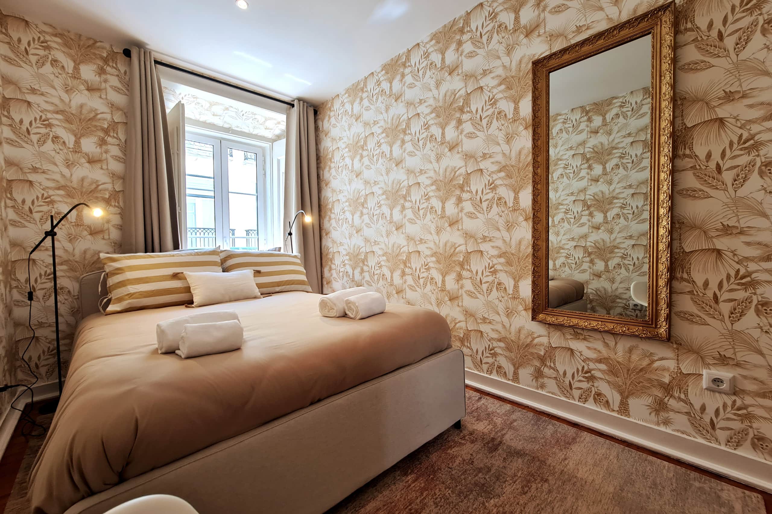 Lisbon4Real: Deluxe 2BR+1 in Principe Real 30