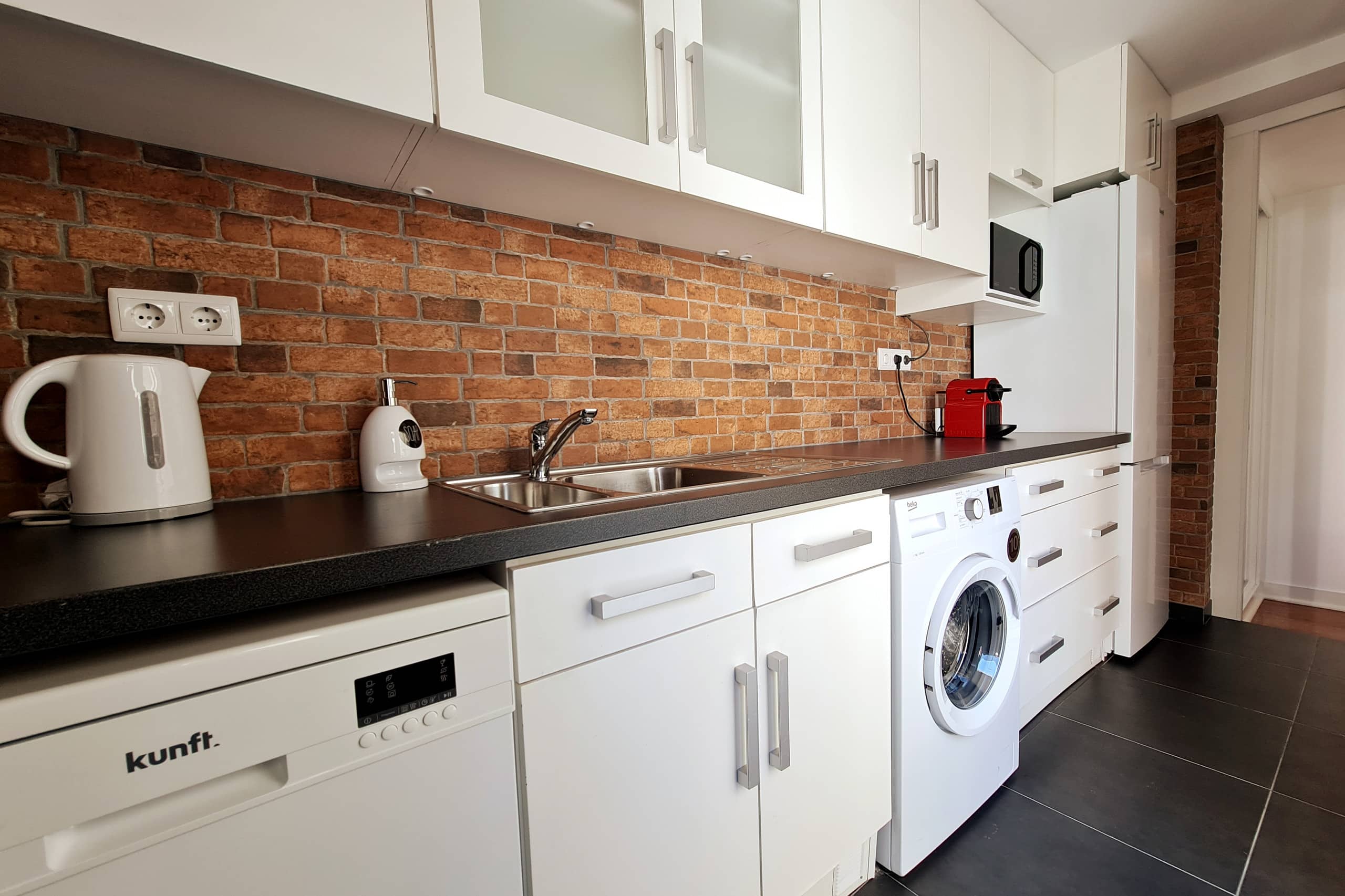 Lisbon4Real: Deluxe 2BR+1 in Principe Real 23