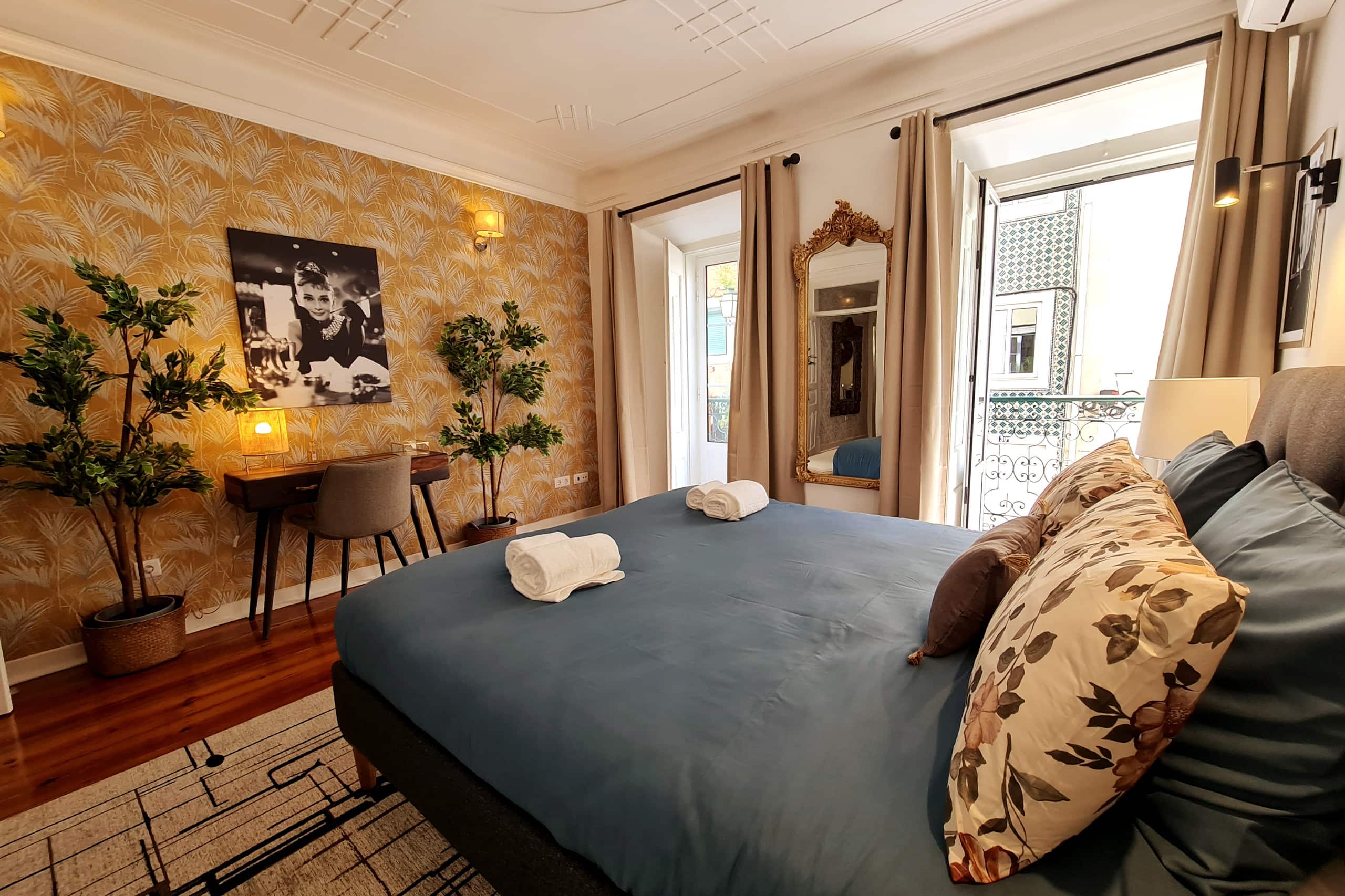 Lisbon4Real: Deluxe 2BR+1 in Principe Real 26