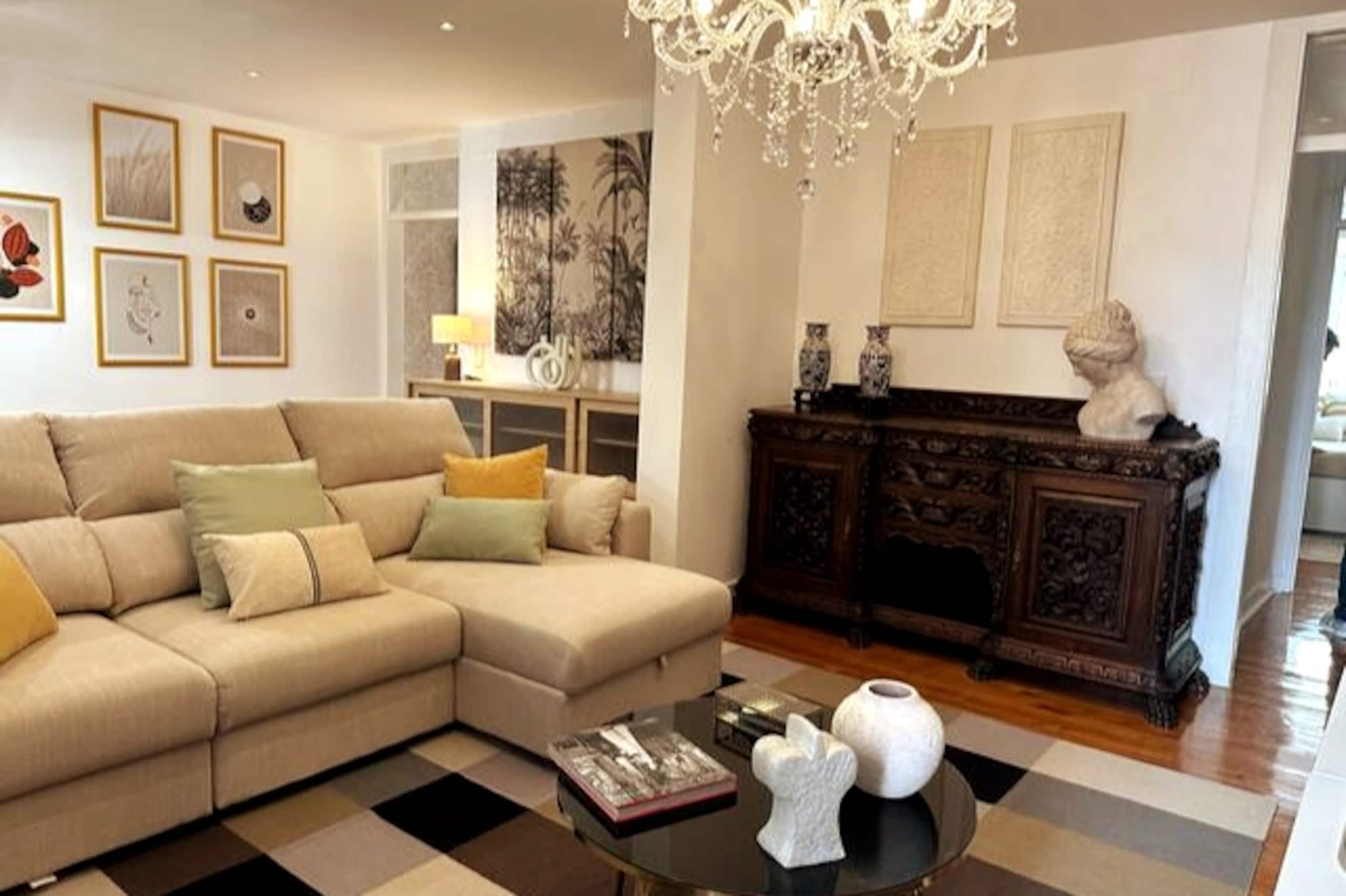 Lisbon4Real: Deluxe 2BR+1 in Principe Real 12