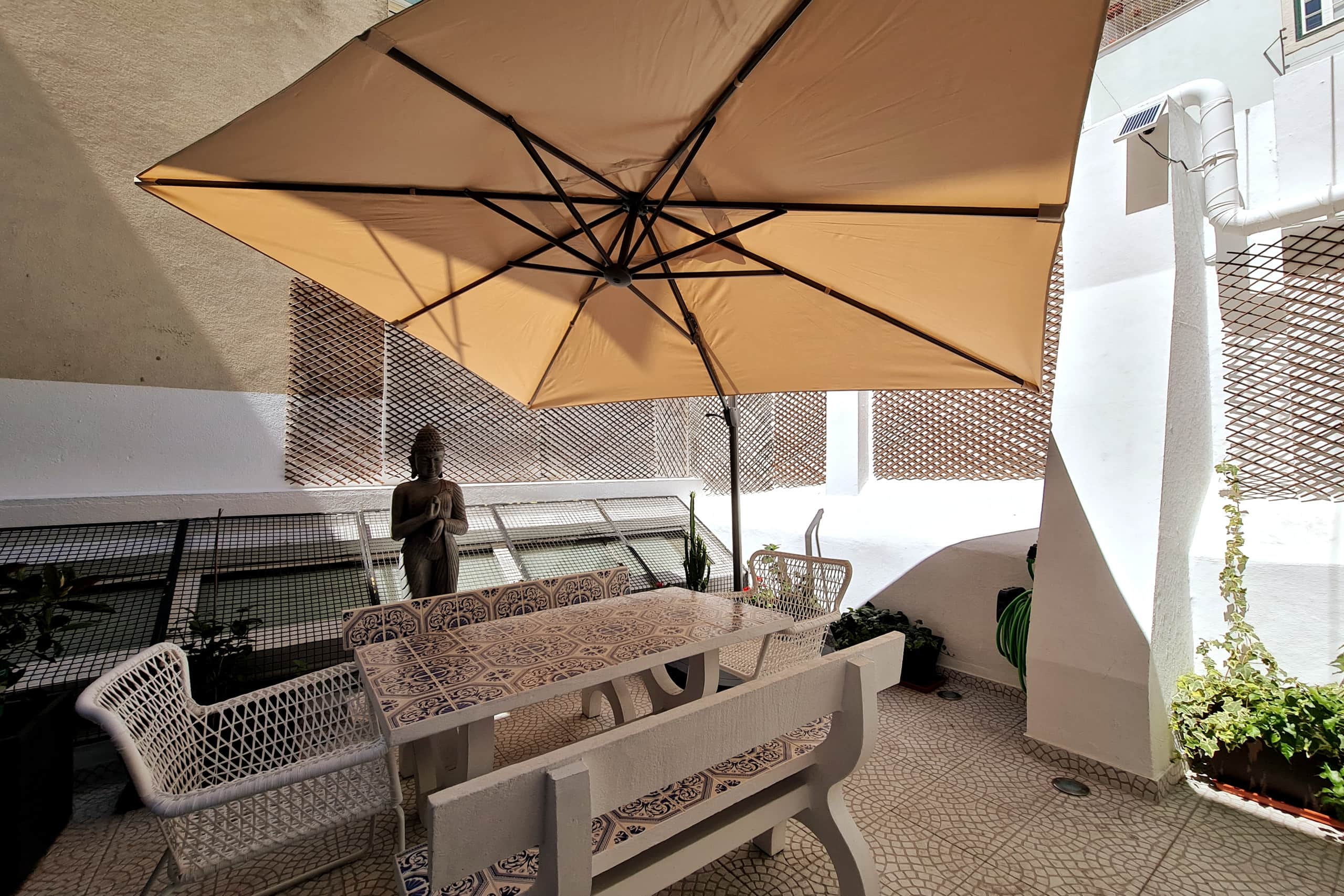 Lisbon4Real: Deluxe 2BR+1 in Principe Real 40