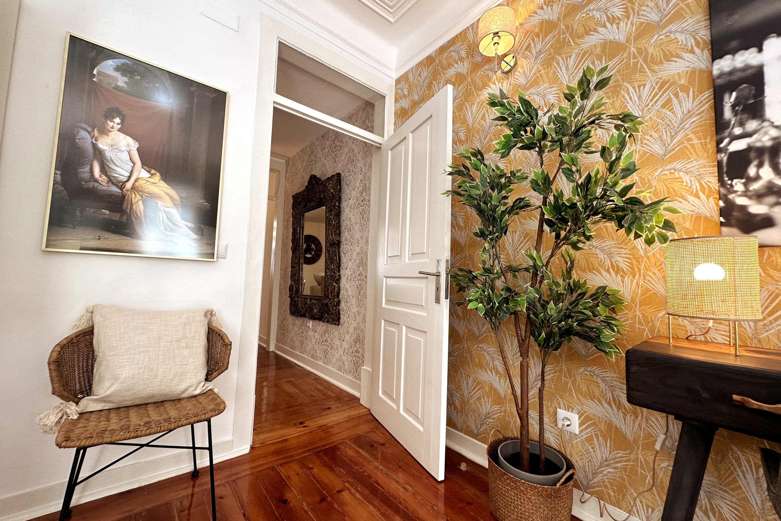 Lisbon4Real: Deluxe 2BR+1 in Principe Real 9