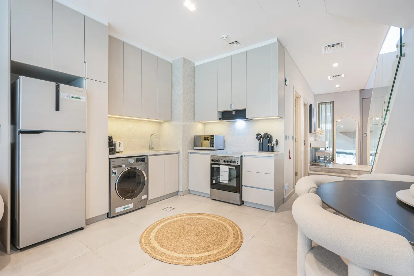 Lovely Duplex Townhouse minutes from Downtown — photo 4