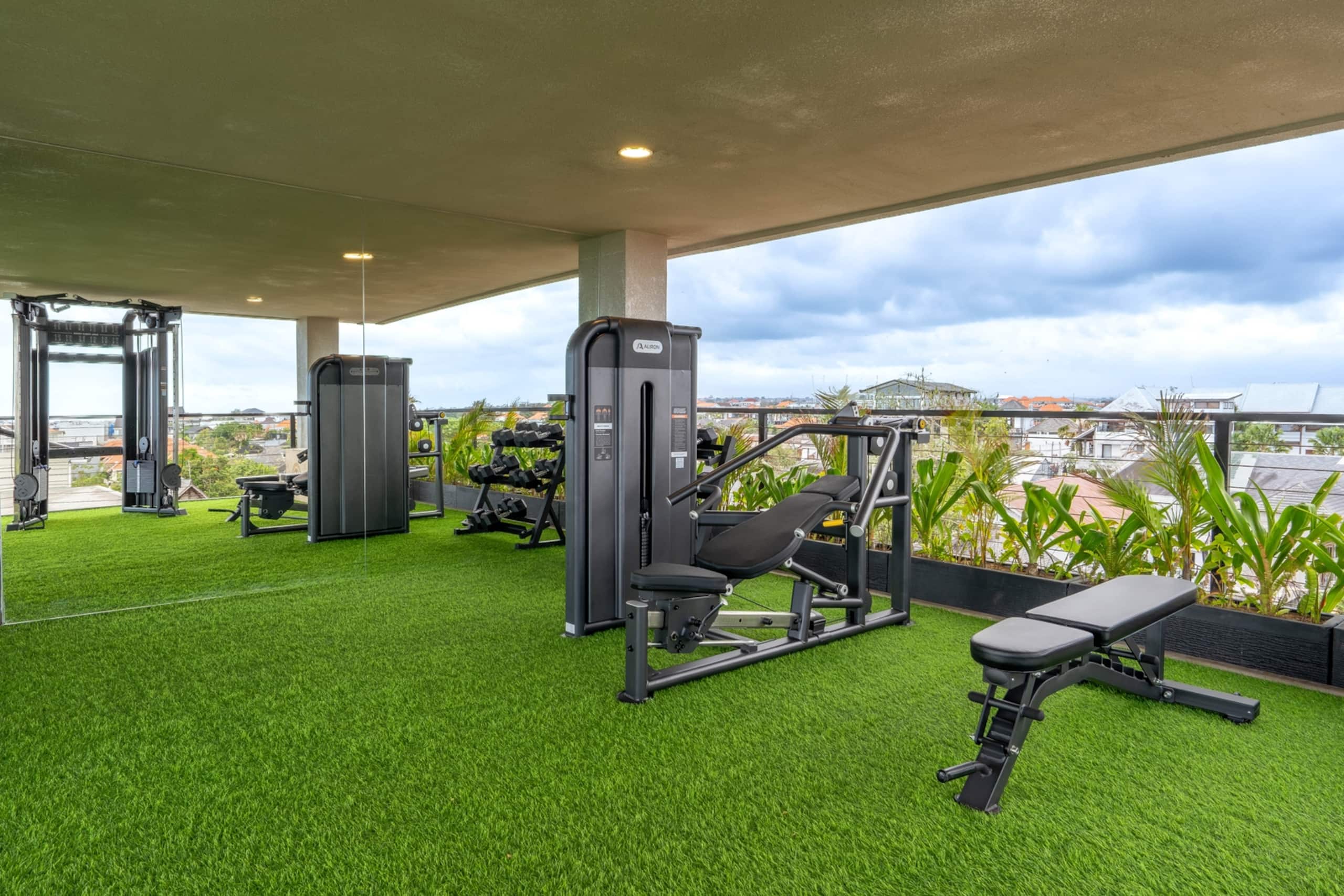 1BR Beachside Suite | Sauna, Rooftop Gym & Pool 24