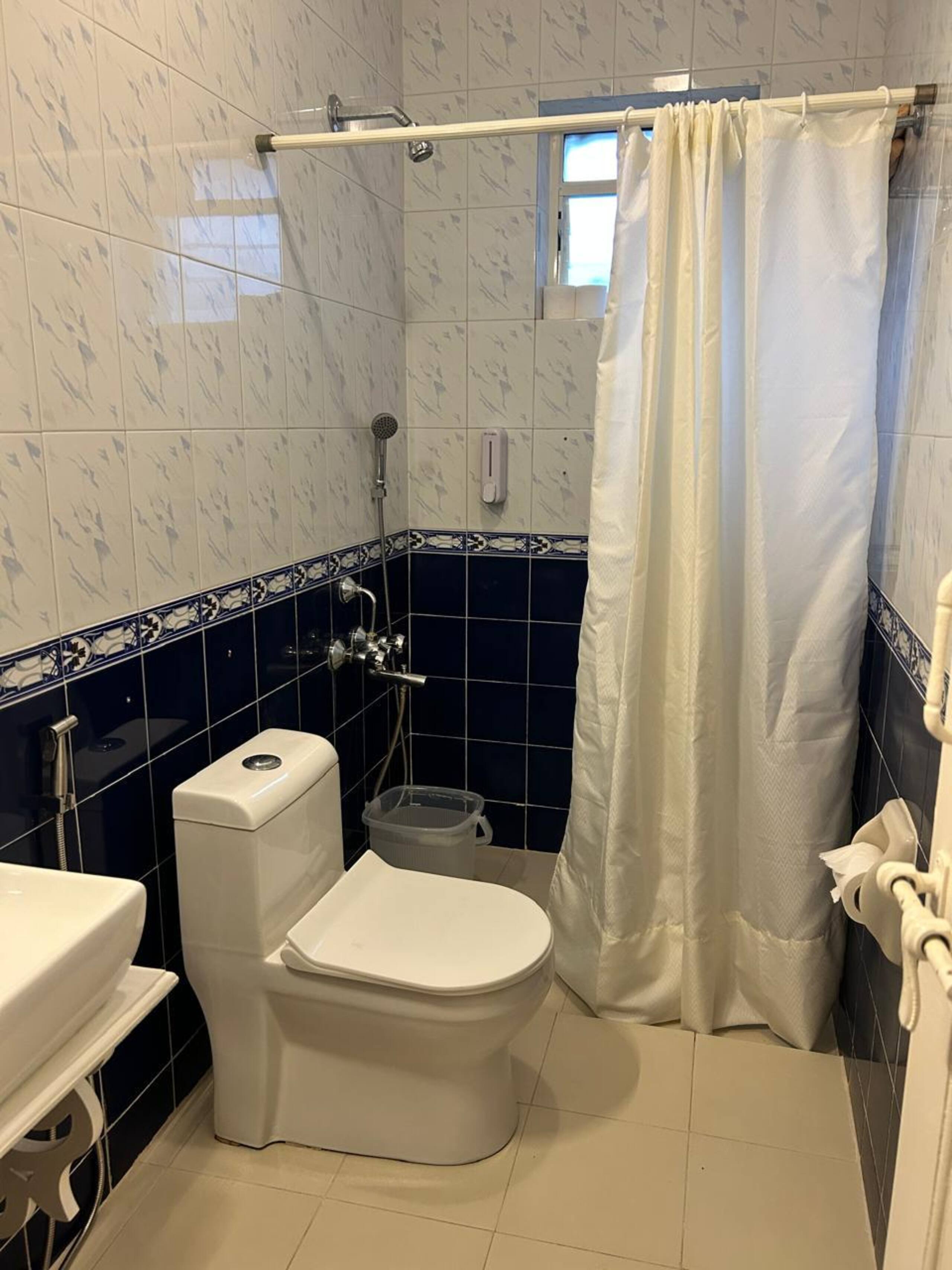 Spacious 2BHK Apt w Pool | 500m to Candolim Beach 11