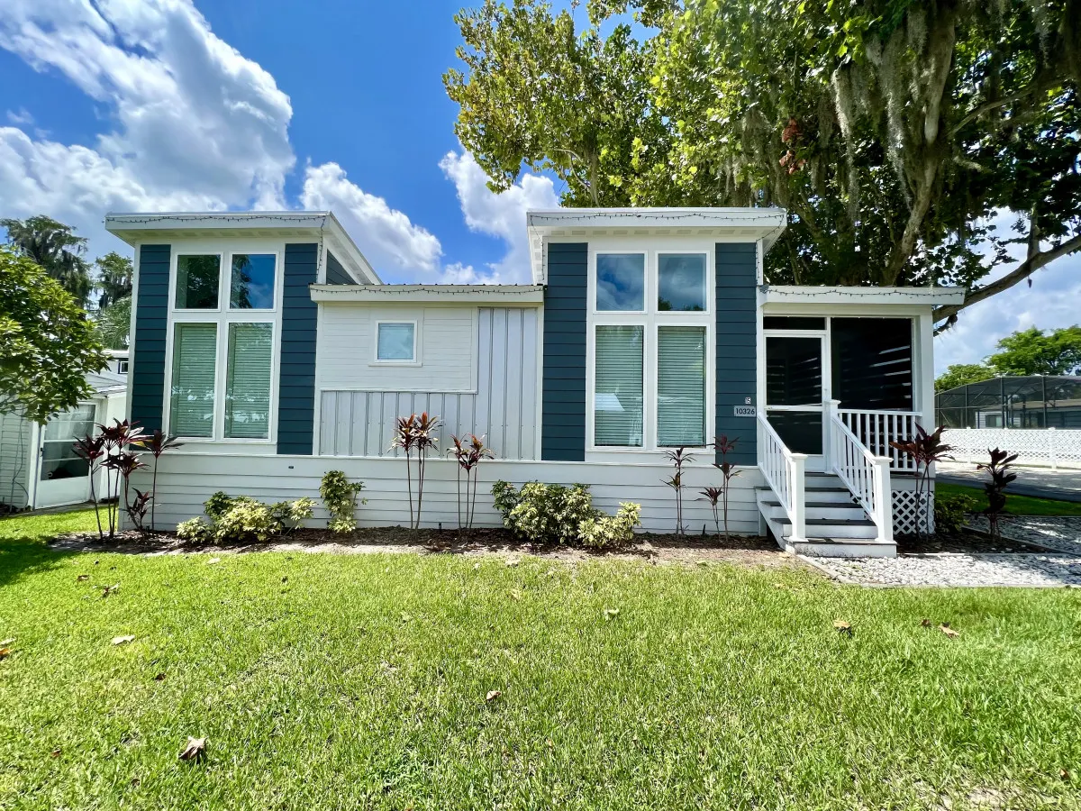 The Oasis House -Pet friendly Lakeside Tiny Home in Clermont