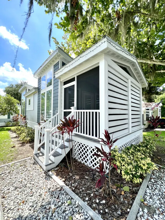 The Oasis House -Pet friendly Lakeside Tiny Home in Clermont 2