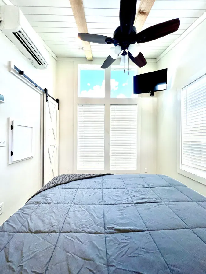 The Oasis House -Pet friendly Lakeside Tiny Home in Clermont 10
