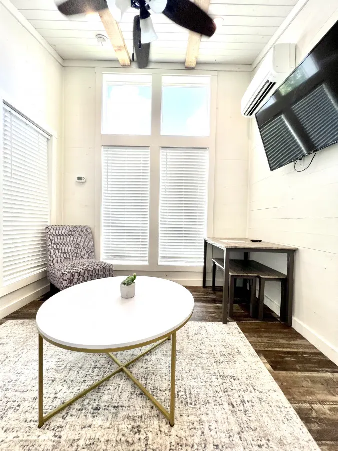 The Oasis House -Pet friendly Lakeside Tiny Home in Clermont 6